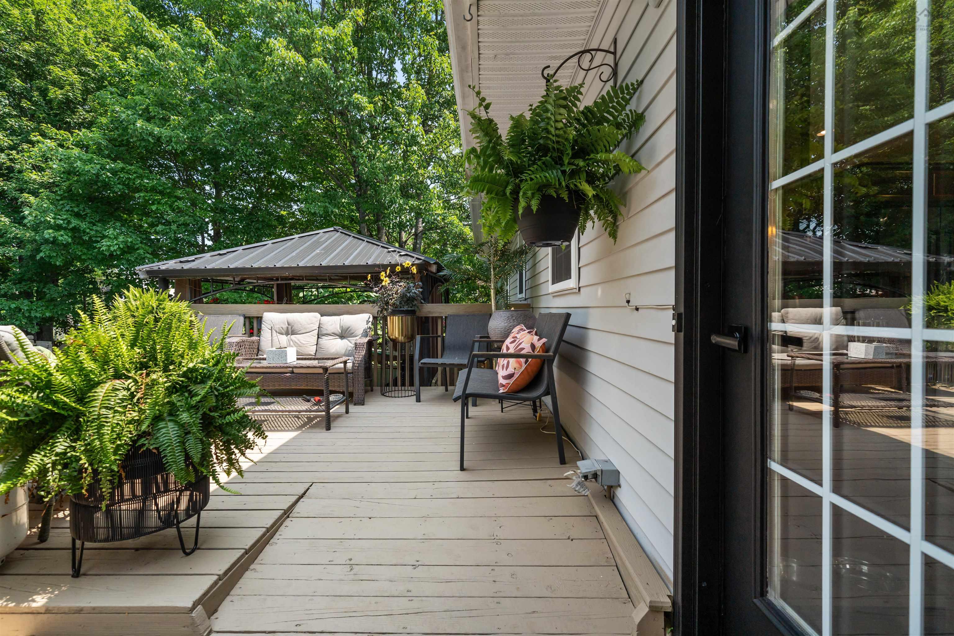 $569,000.00: 157 Meadowland Avenue, Valley