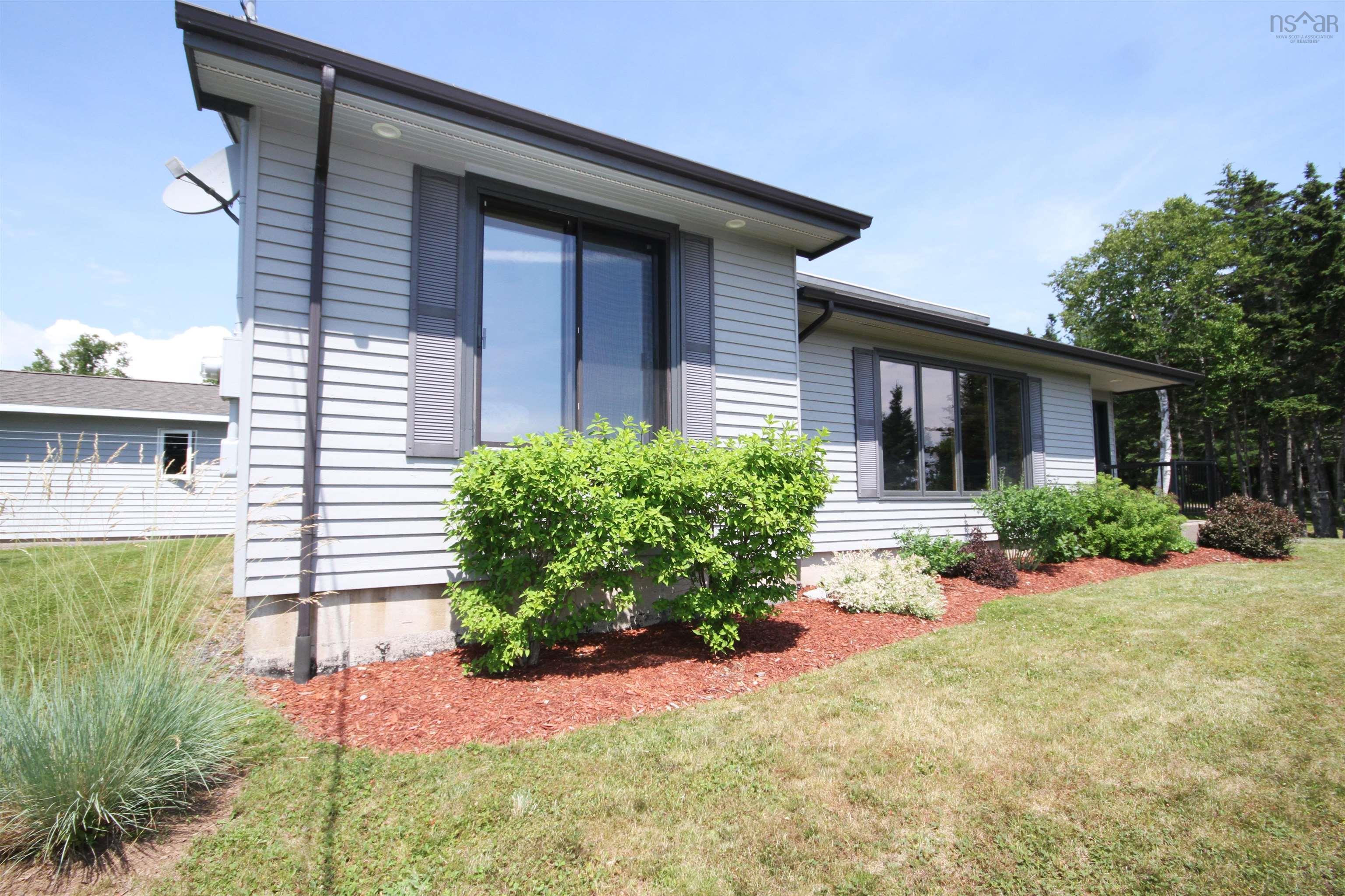 $469,900.00: 351 Lochside Road, D