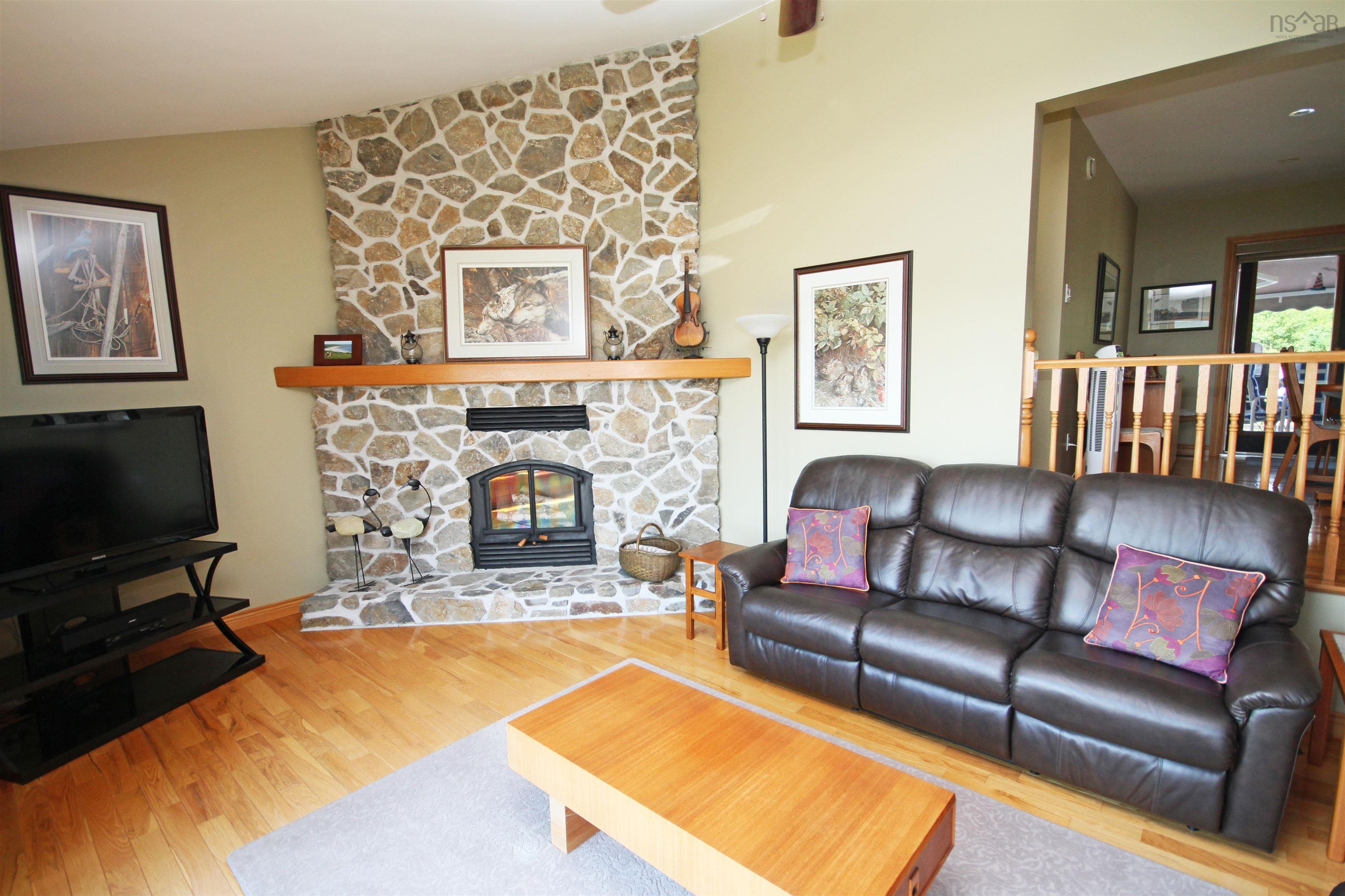 $469,900.00: 351 Lochside Road, D