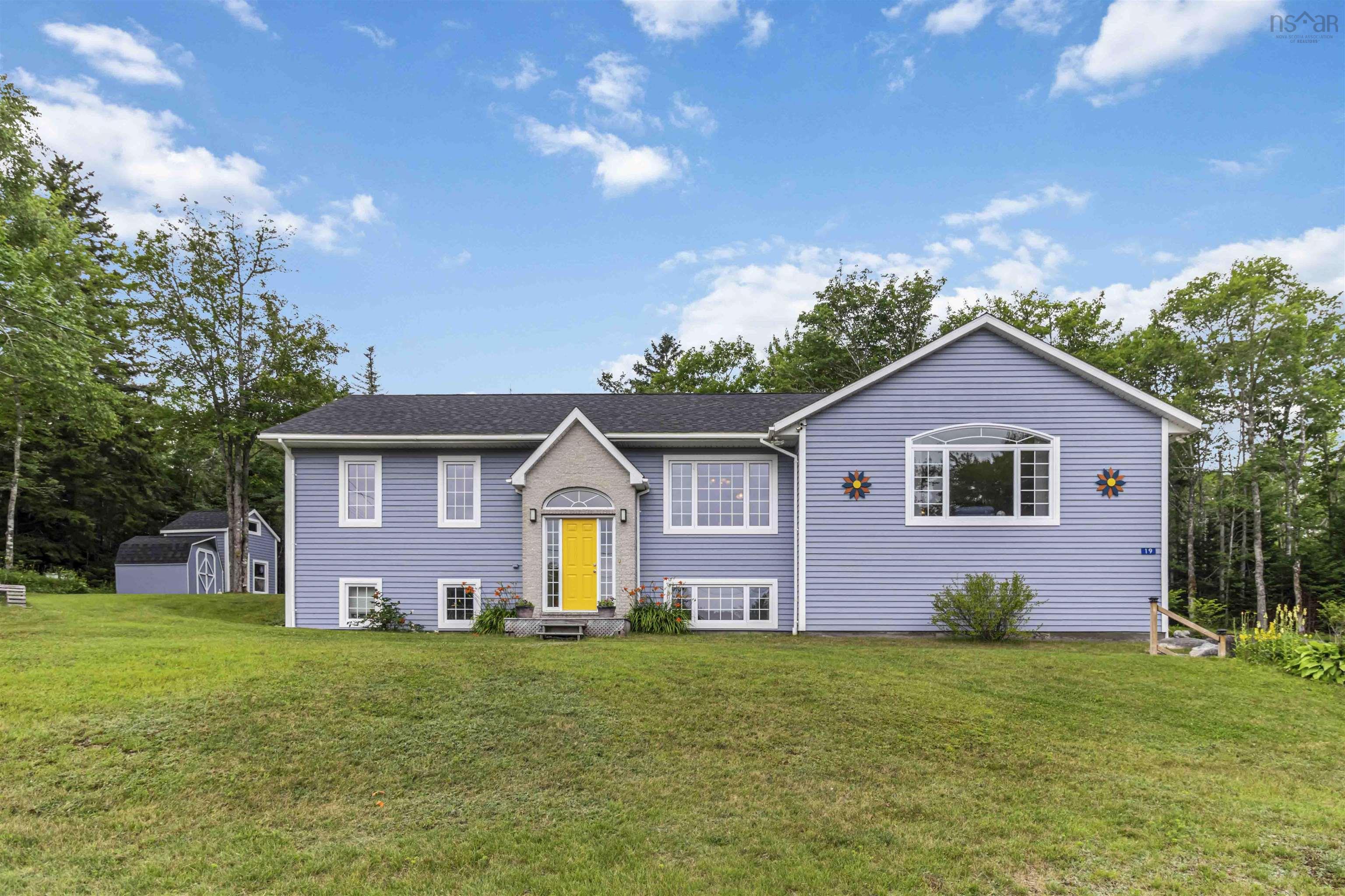 $684,900.00: 19 Mona Marie Lane, Fox Point