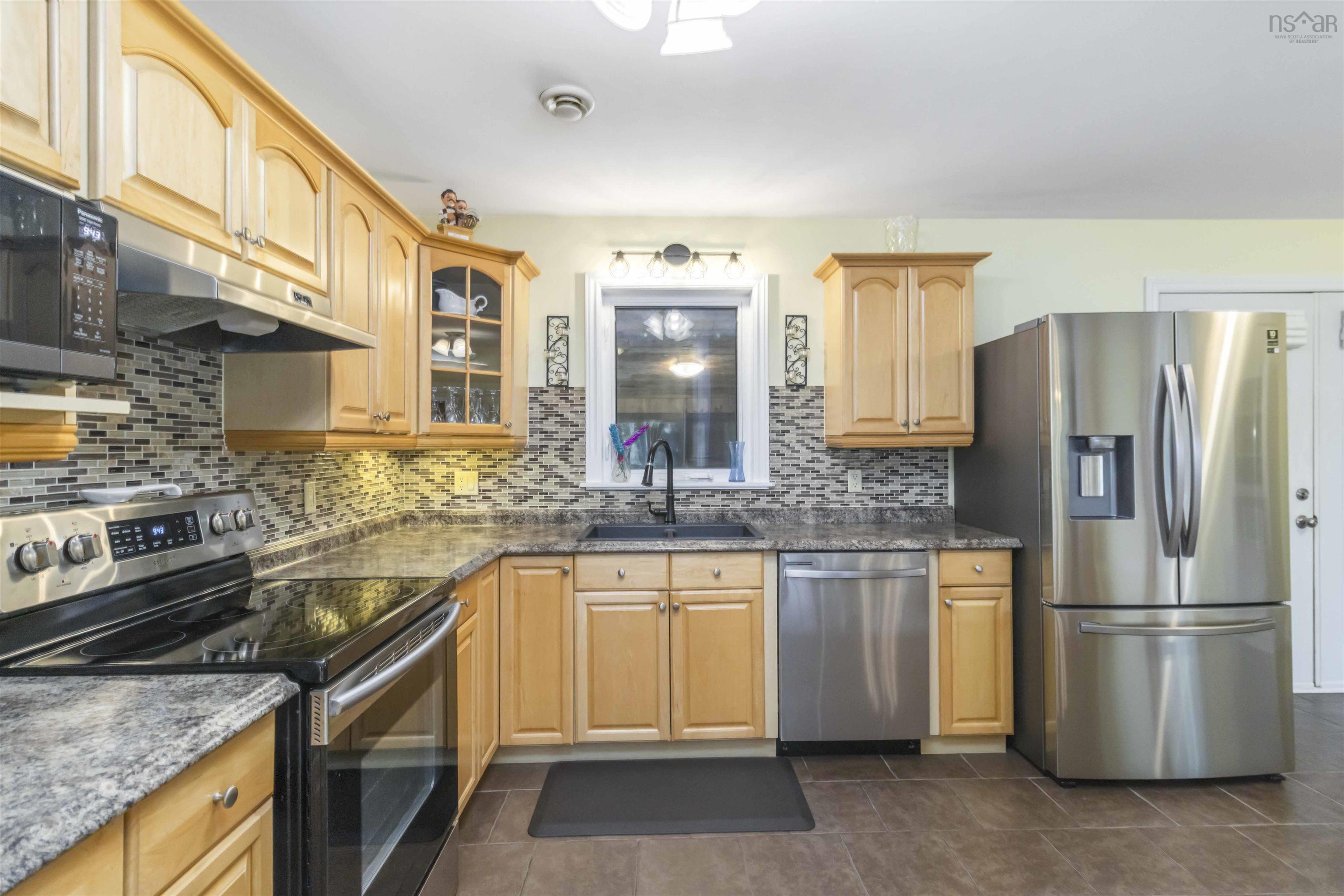 $684,900.00: 19 Mona Marie Lane, Fox Point