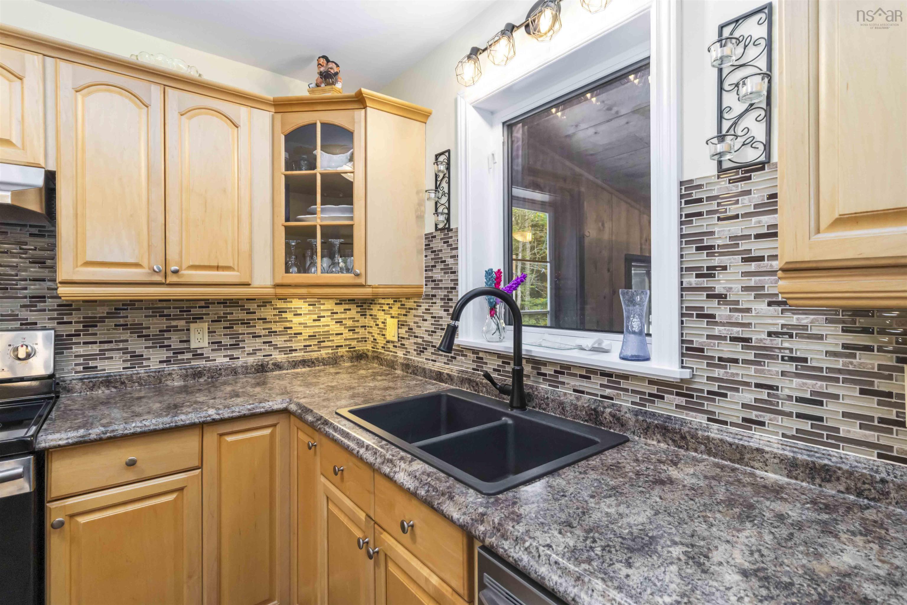 $684,900.00: 19 Mona Marie Lane, Fox Point