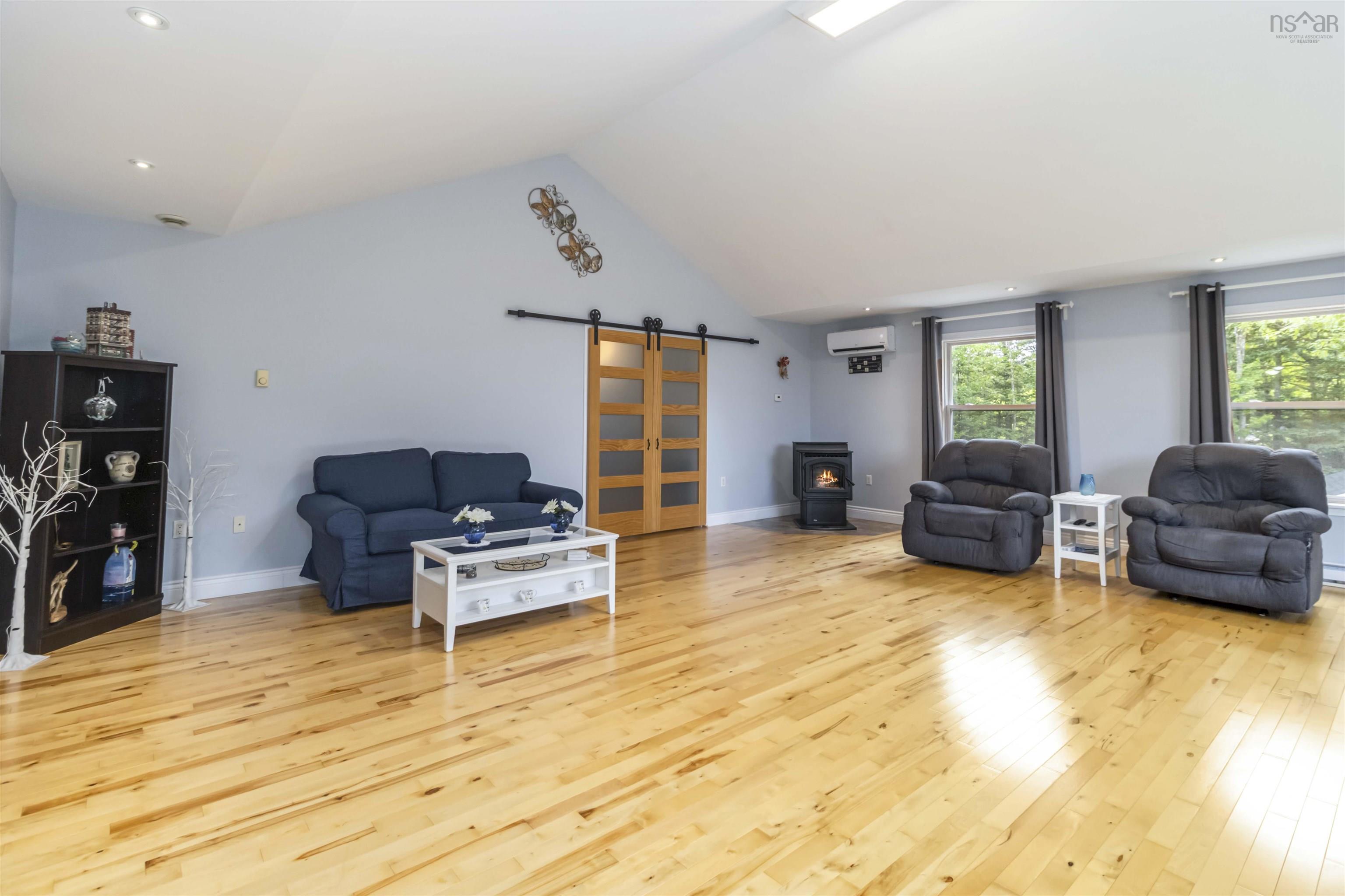 $684,900.00: 19 Mona Marie Lane, Fox Point