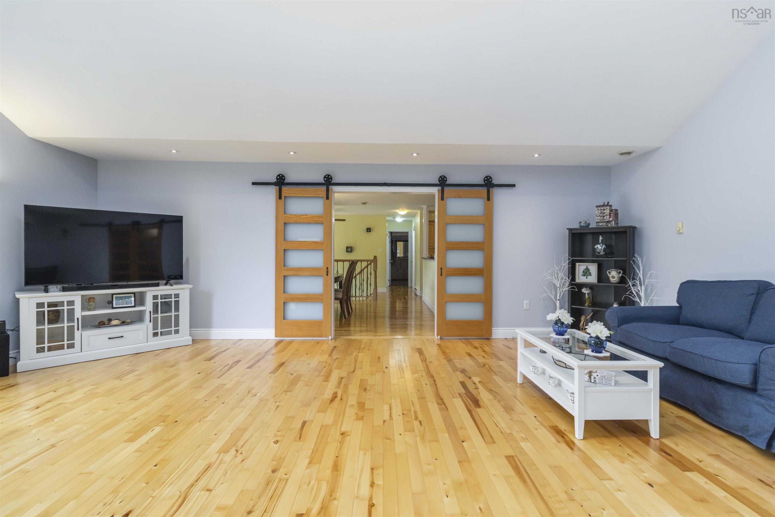 $684,900.00: 19 Mona Marie Lane, Fox Point