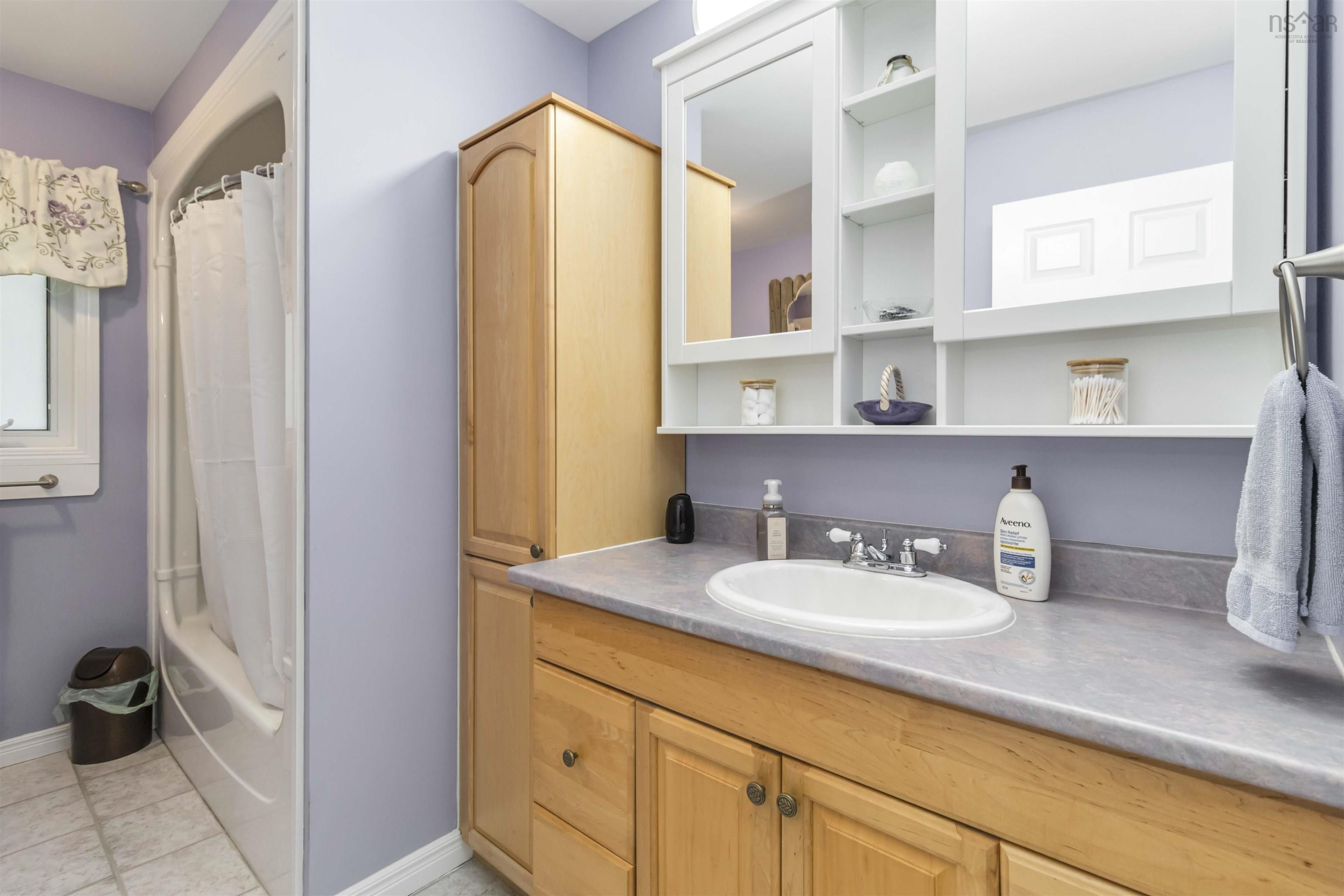 $684,900.00: 19 Mona Marie Lane, Fox Point