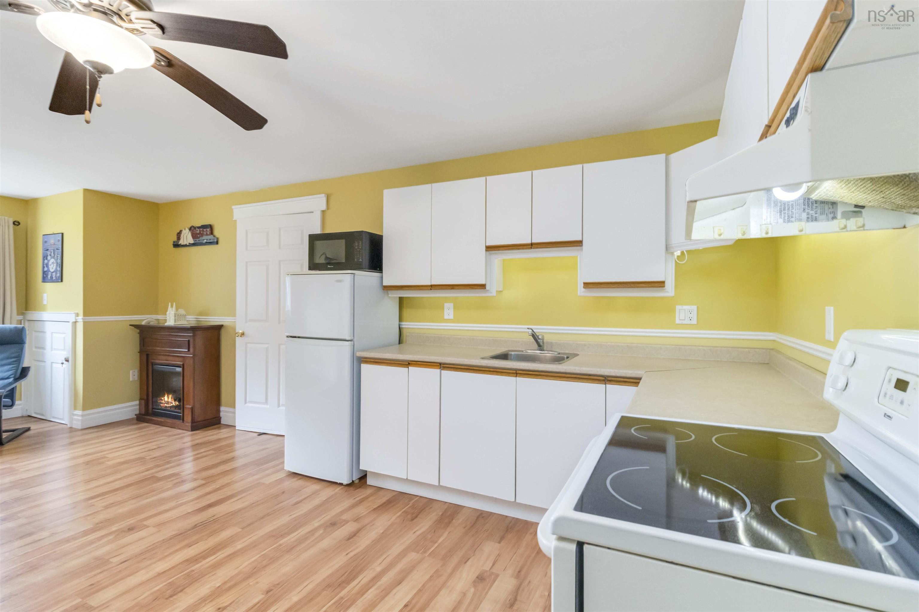 $684,900.00: 19 Mona Marie Lane, Fox Point