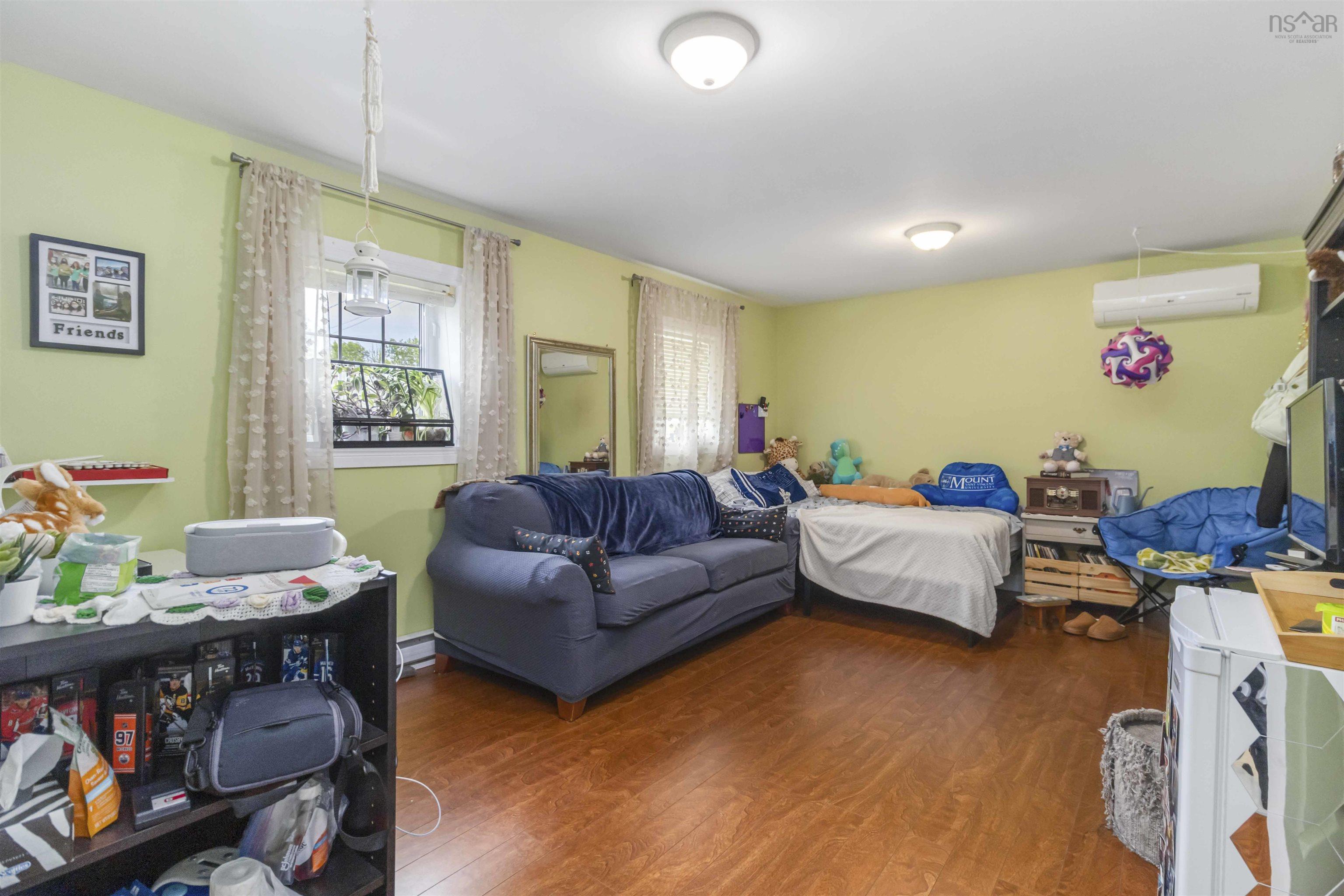 $684,900.00: 19 Mona Marie Lane, Fox Point