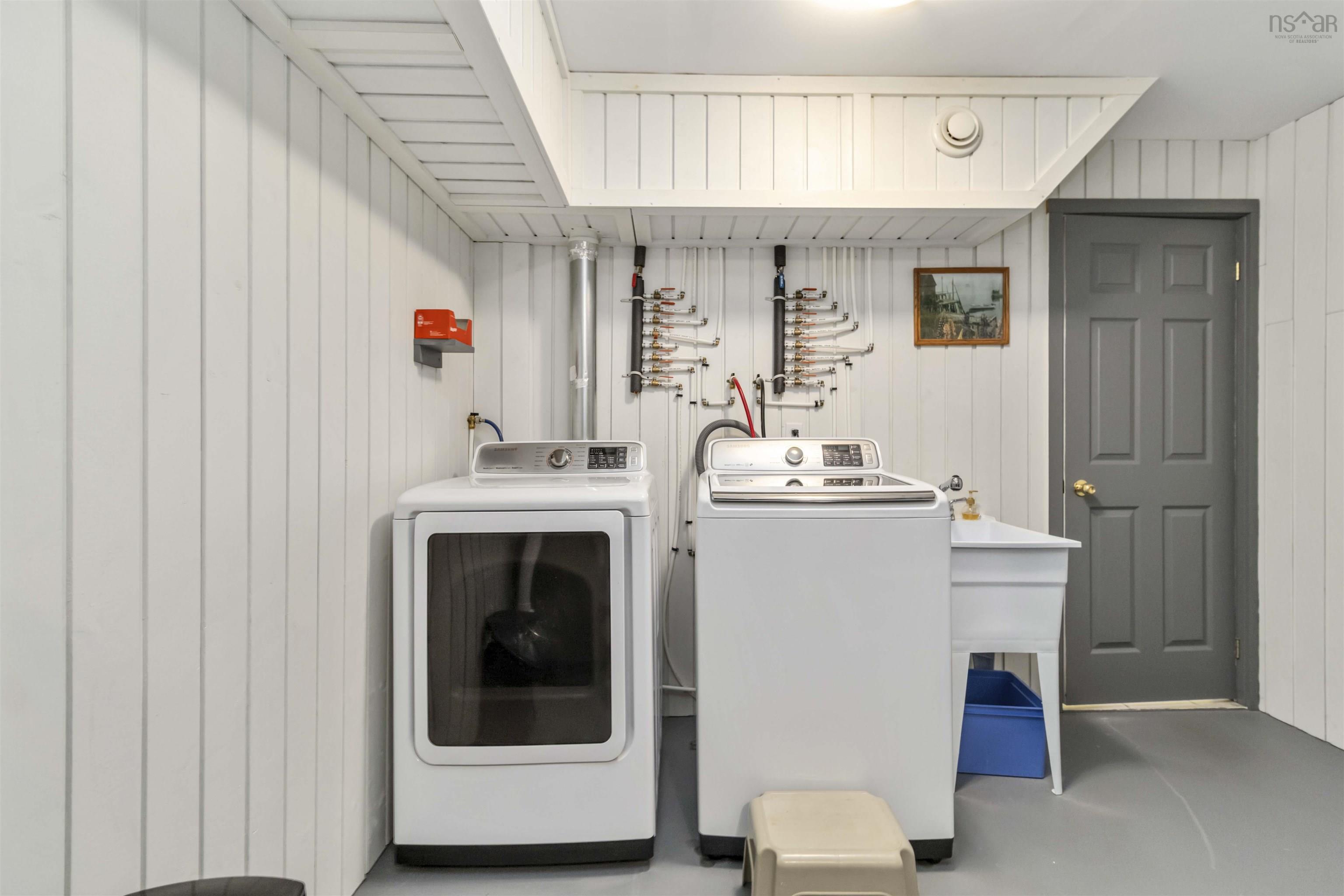 $684,900.00: 19 Mona Marie Lane, Fox Point