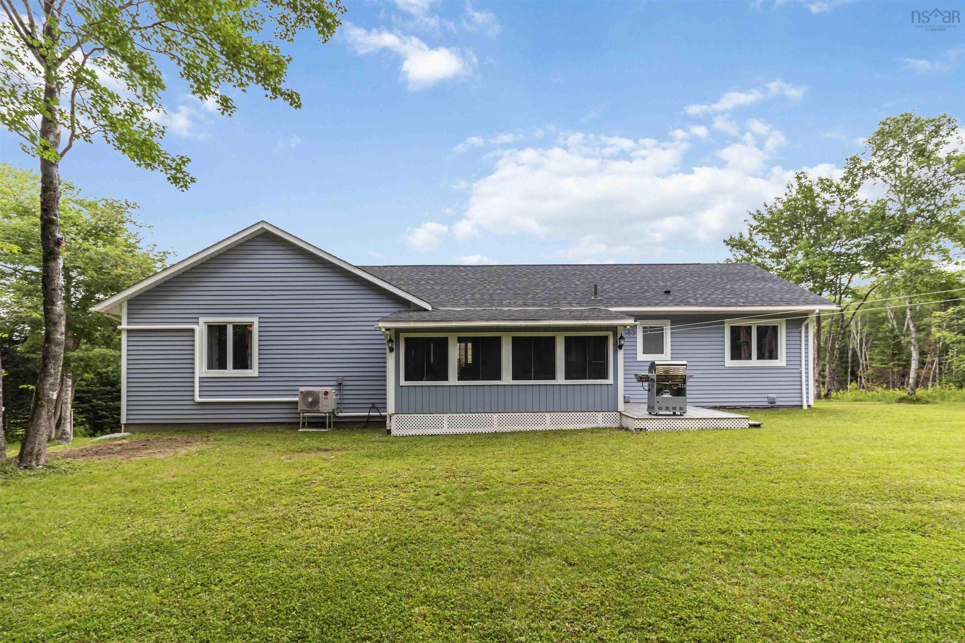 $684,900.00: 19 Mona Marie Lane, Fox Point