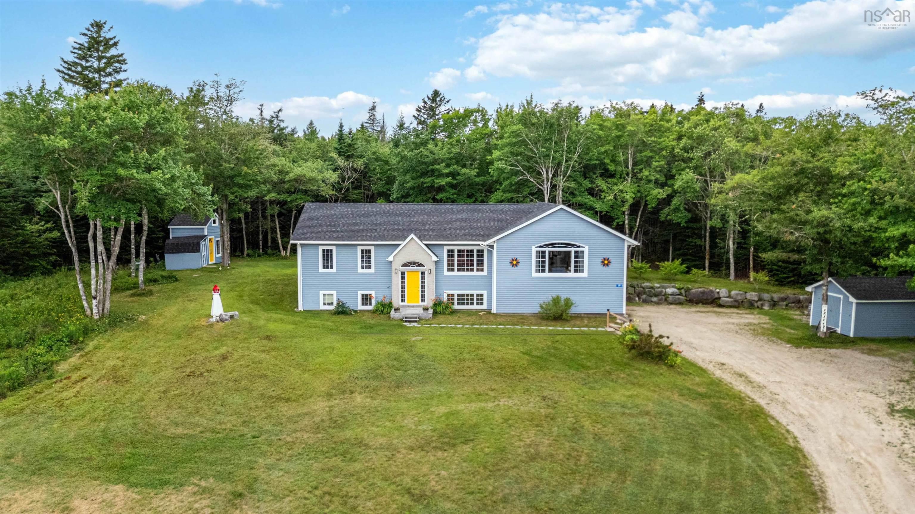$684,900.00: 19 Mona Marie Lane, Fox Point
