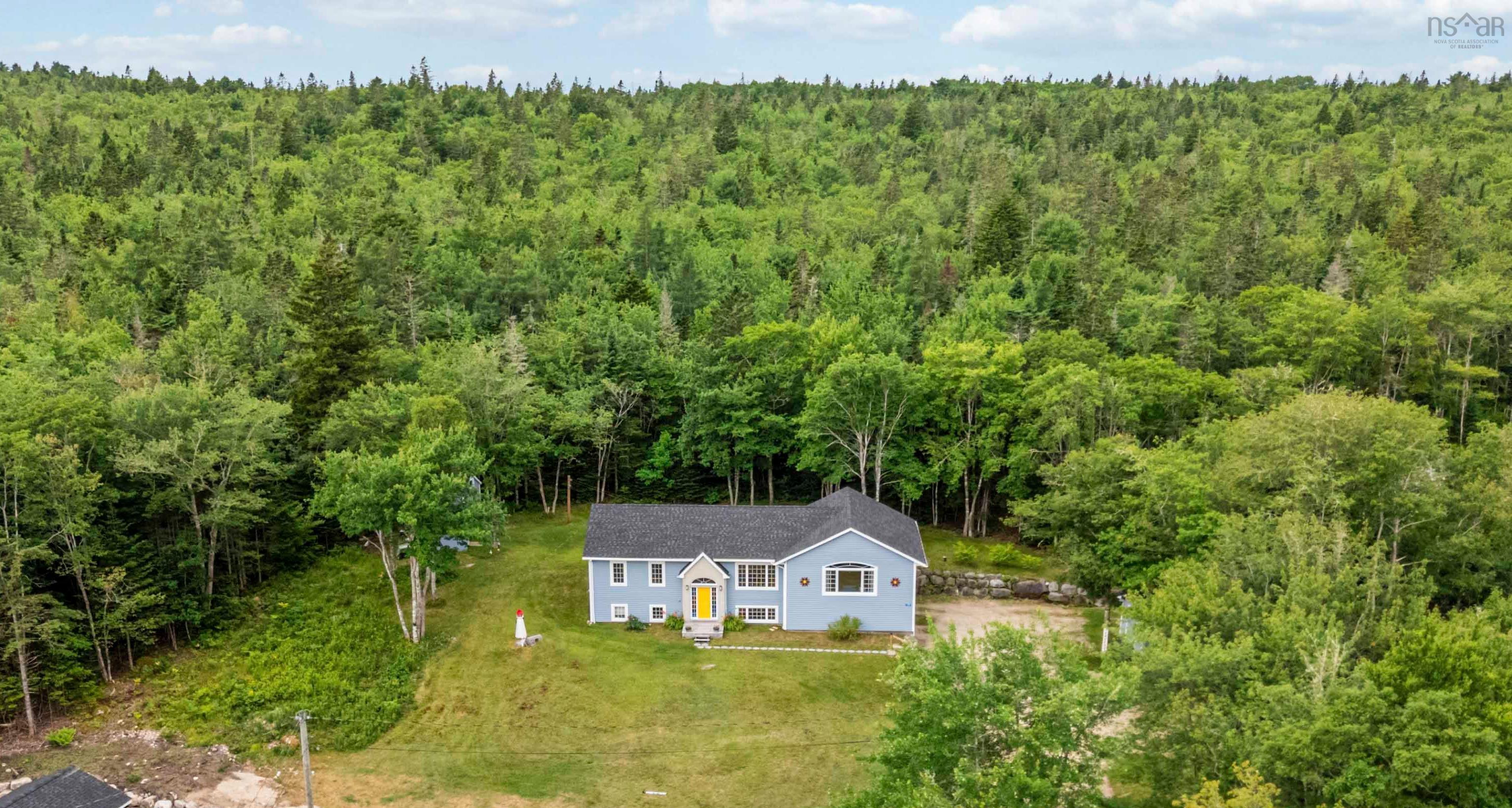 $684,900.00: 19 Mona Marie Lane, Fox Point