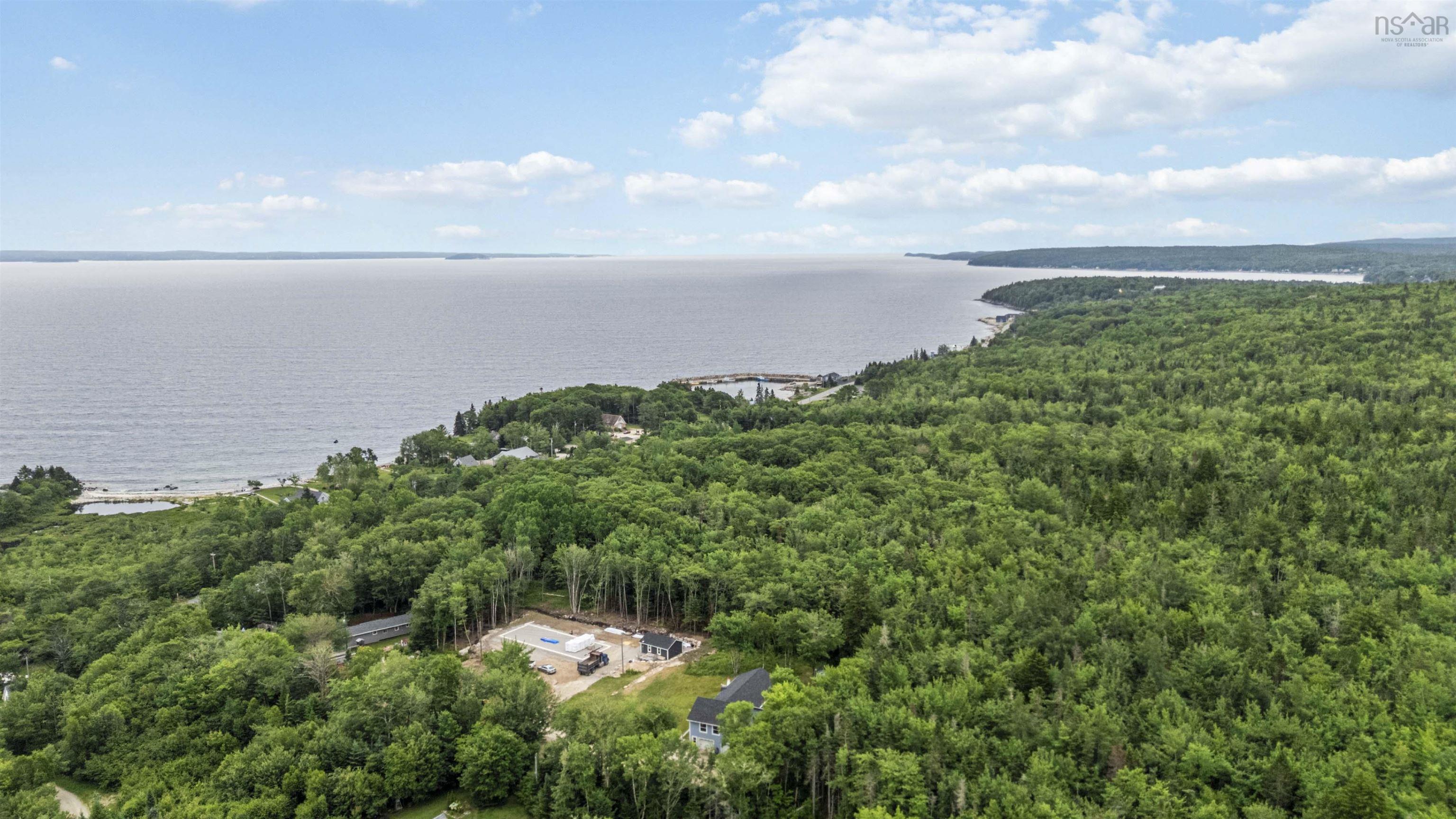 $684,900.00: 19 Mona Marie Lane, Fox Point