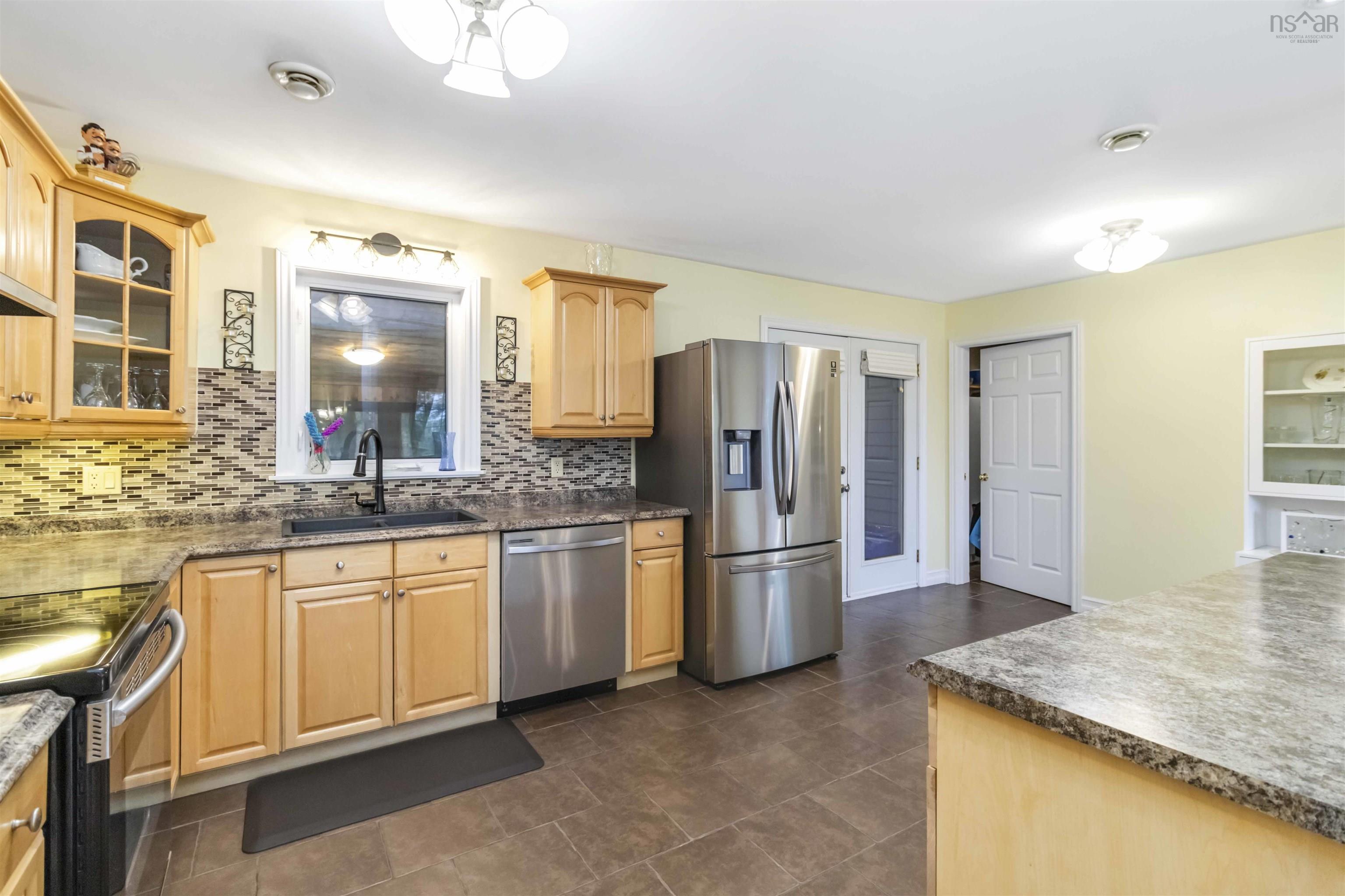 $684,900.00: 19 Mona Marie Lane, Fox Point