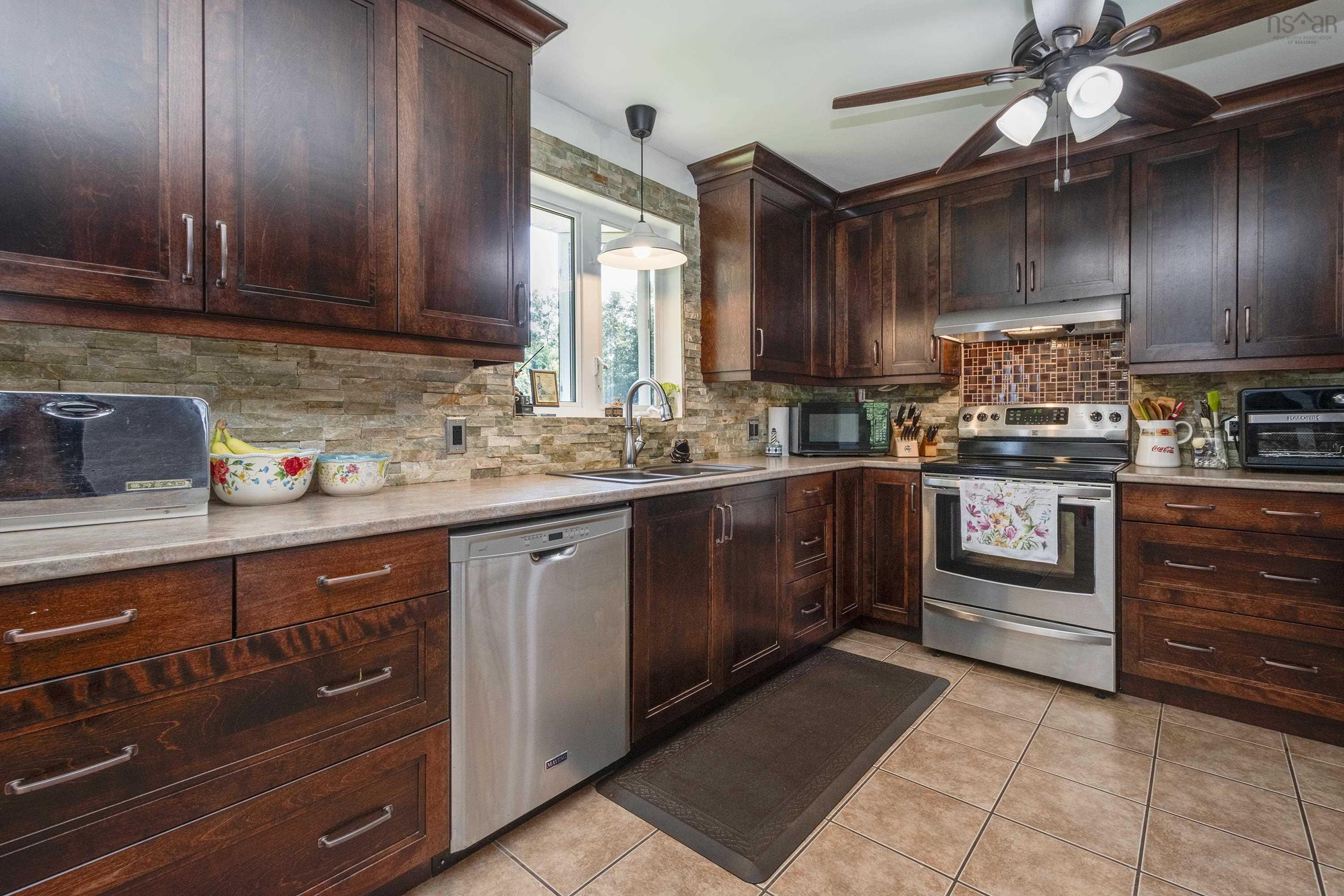 $550,000.00: 9 Jan Marie Drive, Lawrencetown