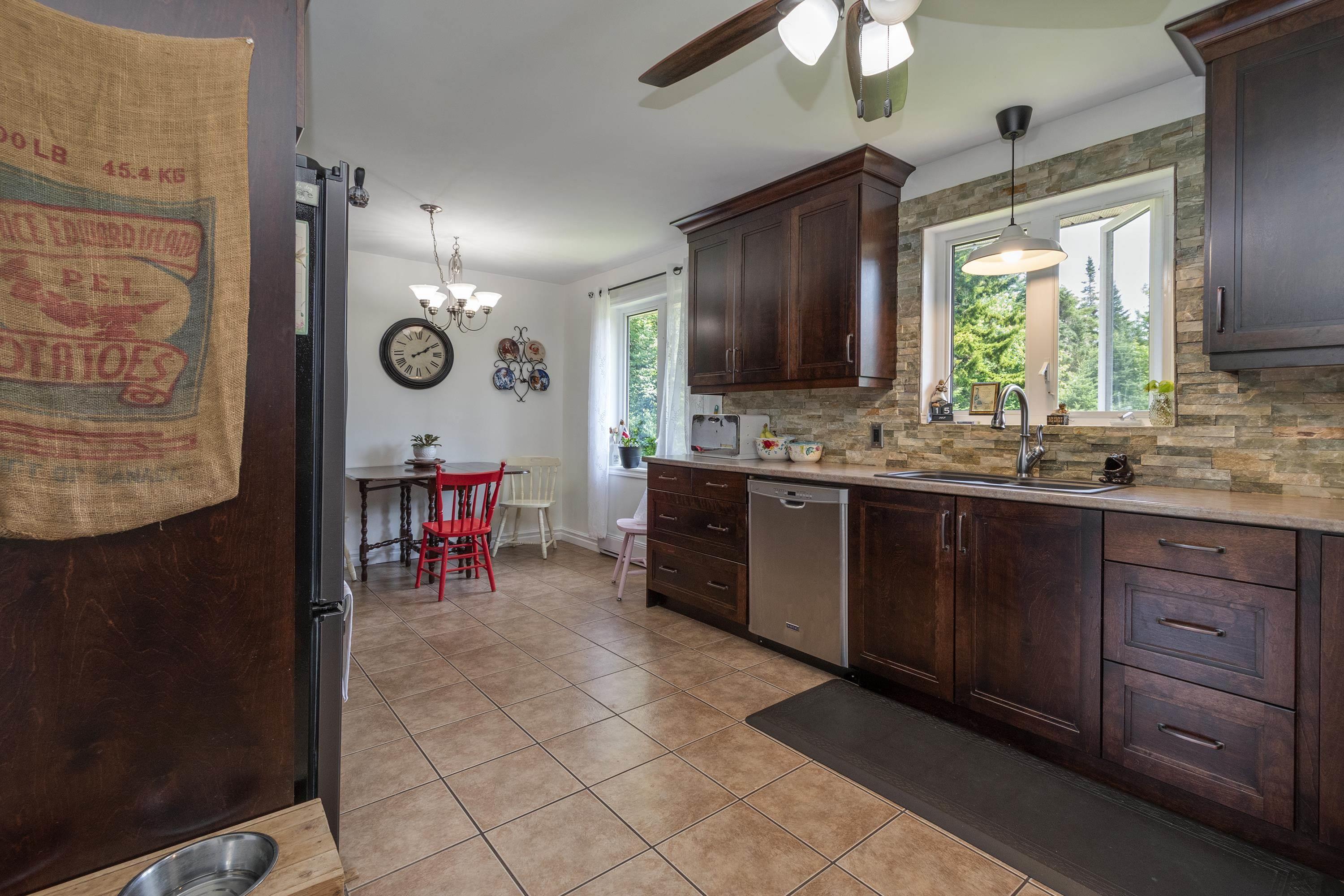 $550,000.00: 9 Jan Marie Drive, Lawrencetown