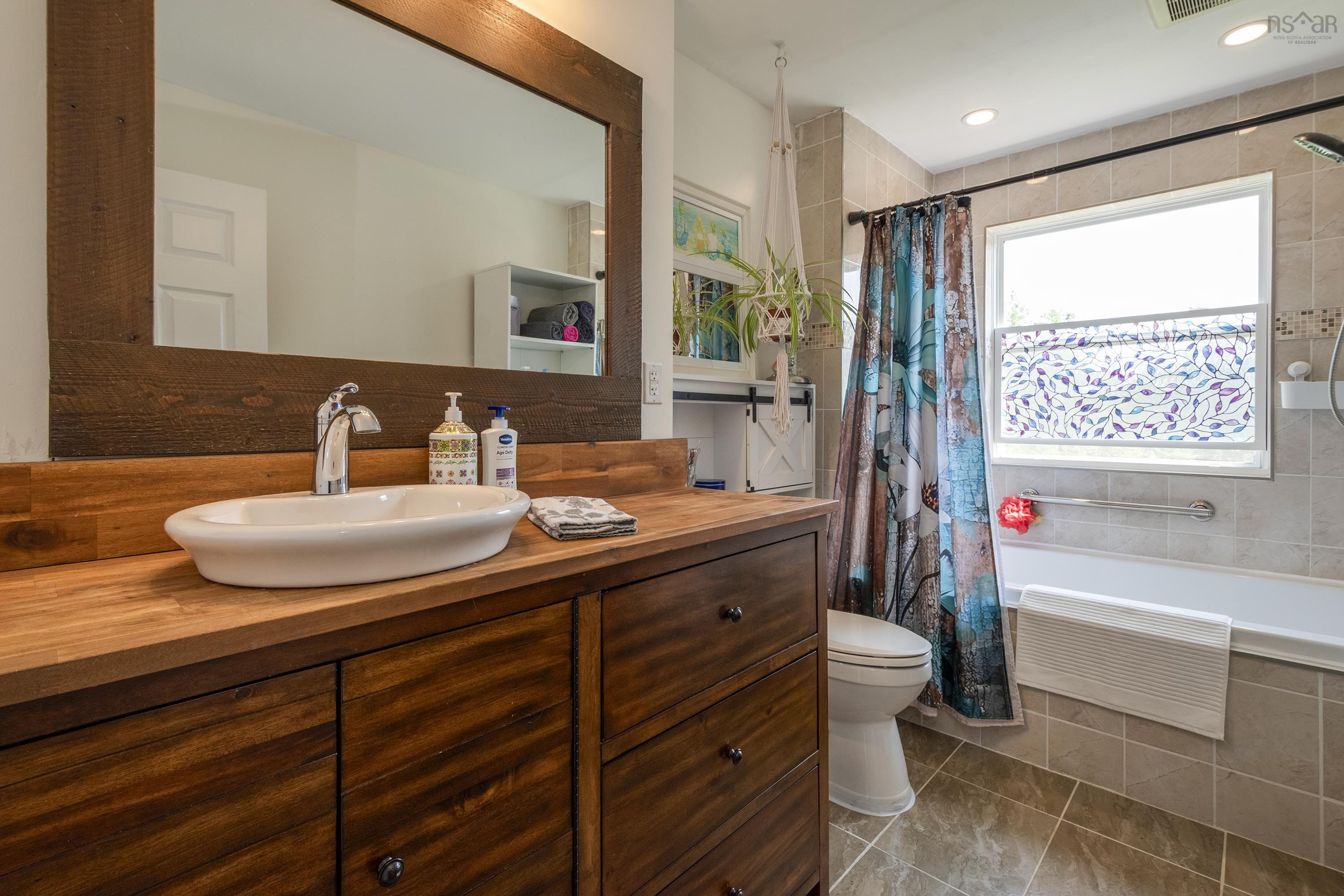 $550,000.00: 9 Jan Marie Drive, Lawrencetown