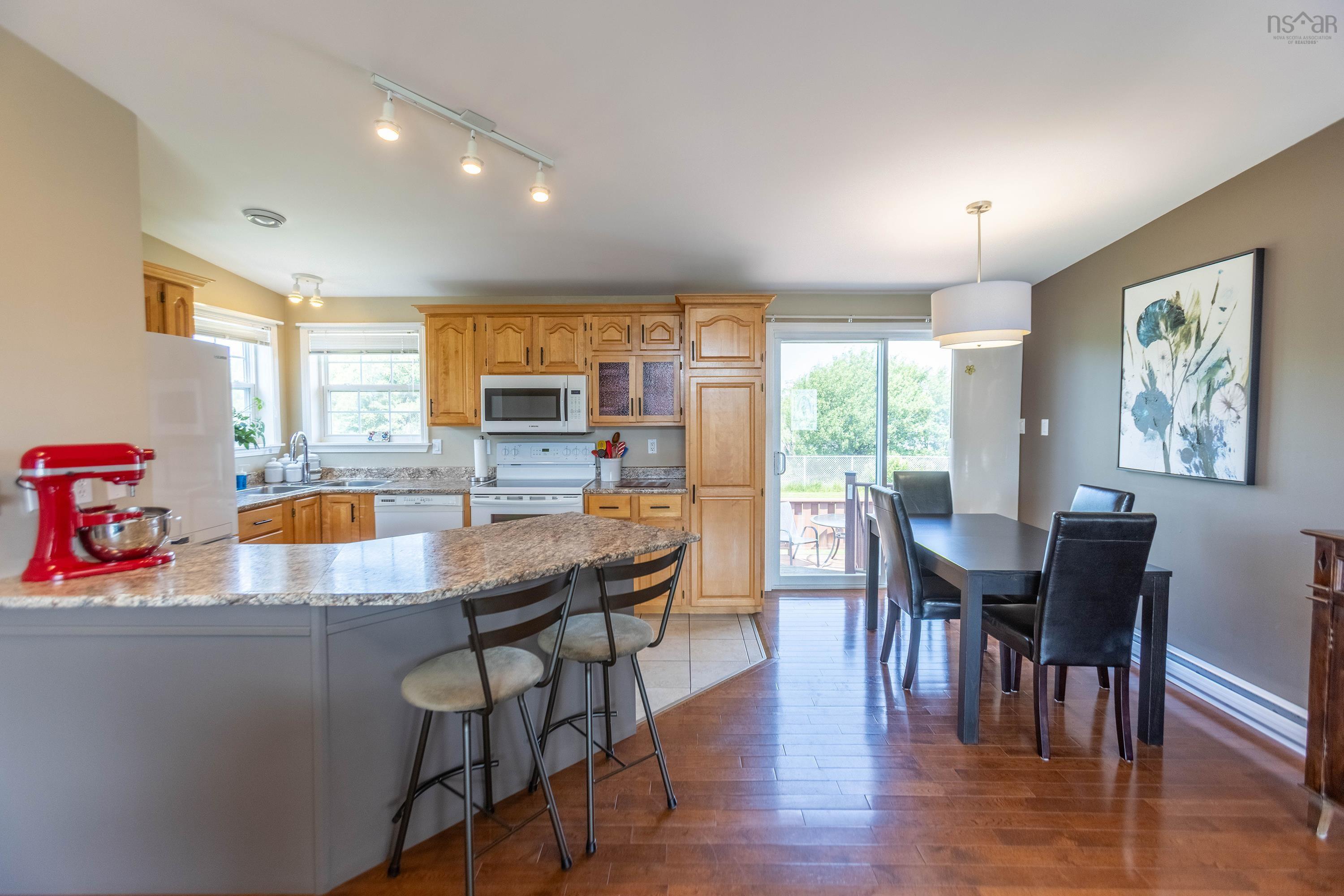 $359,900.00: 10 Garden Court, Amherst