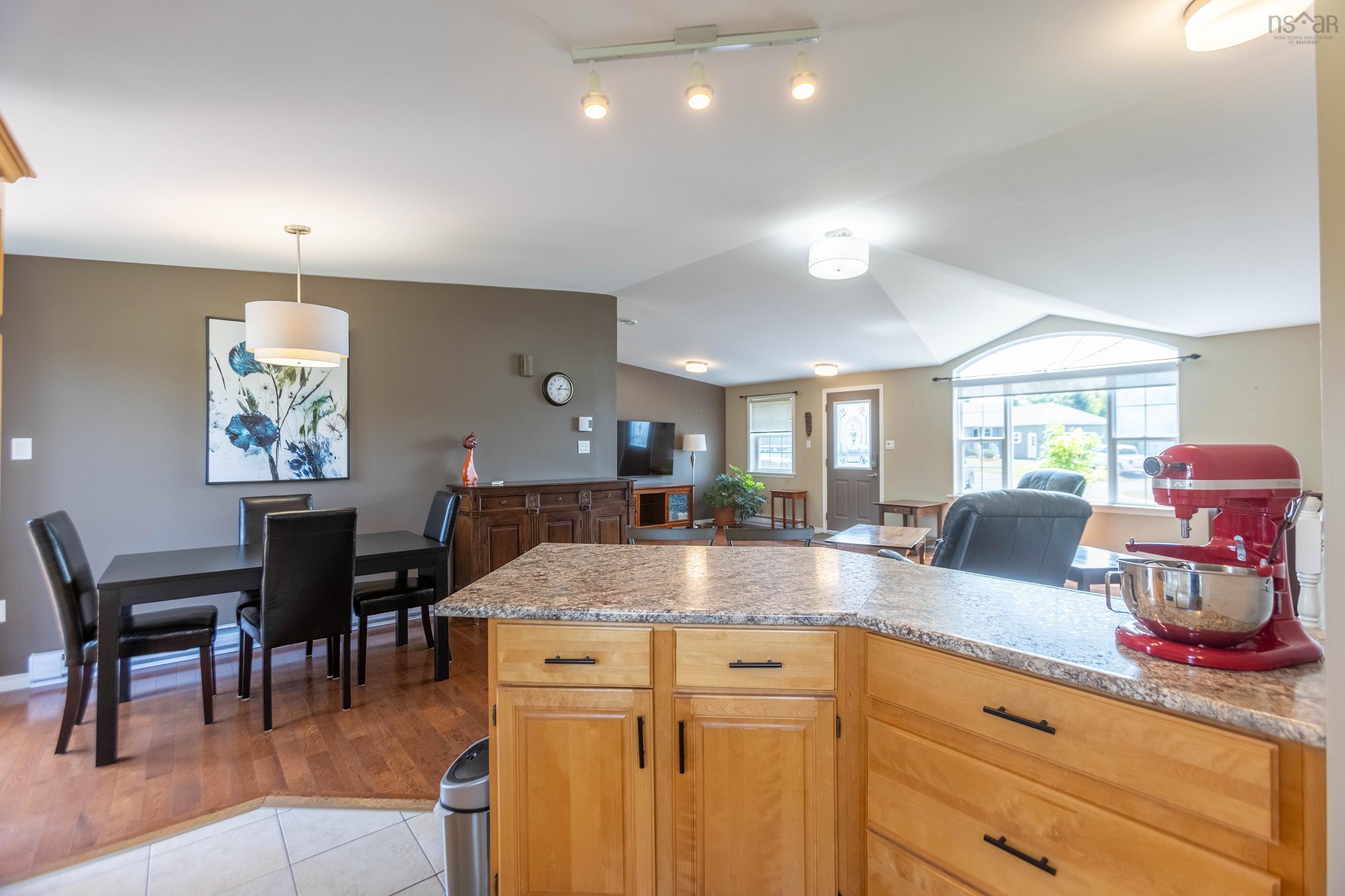 $359,900.00: 10 Garden Court, Amherst