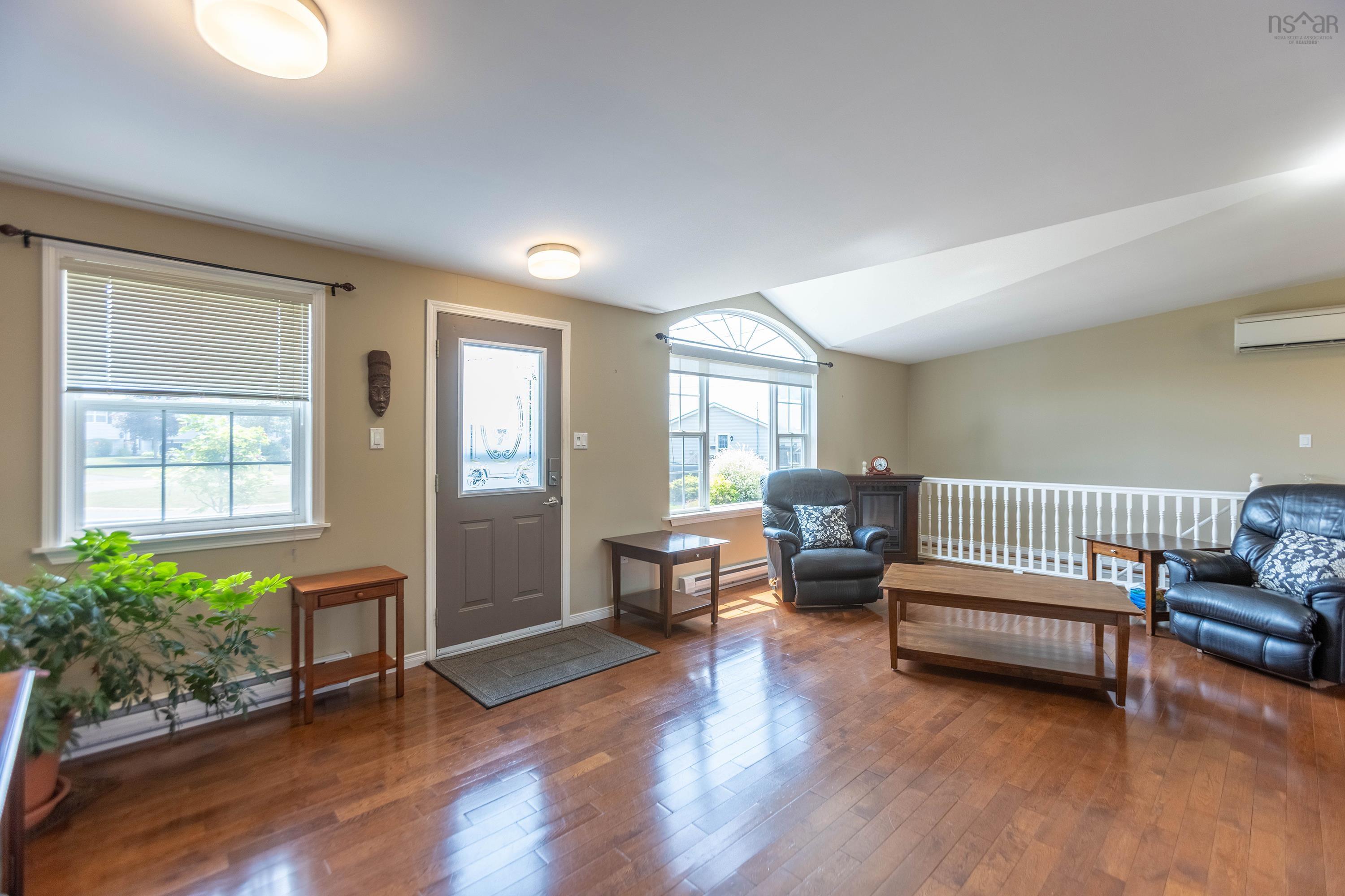 $359,900.00: 10 Garden Court, Amherst