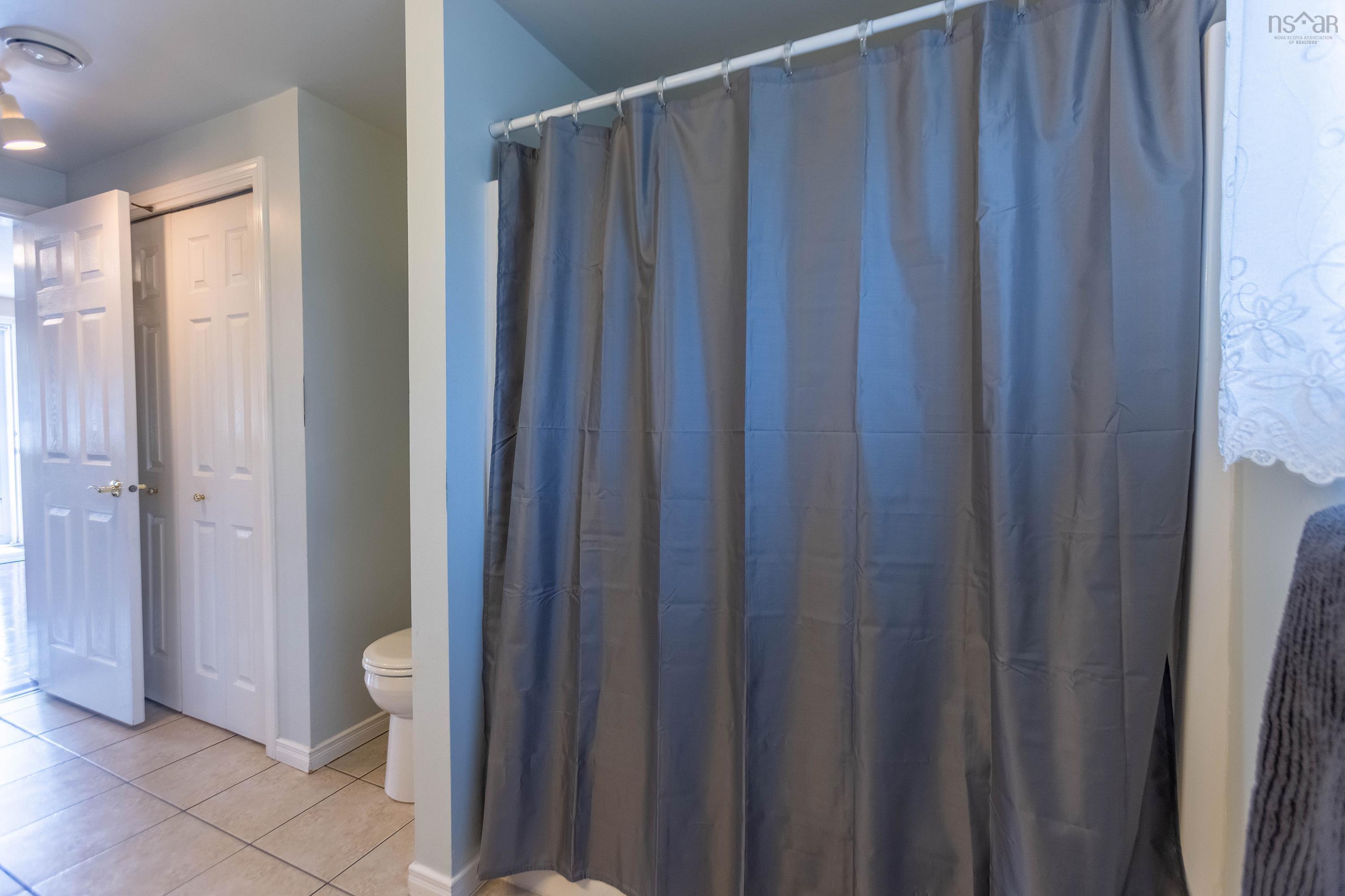 $359,900.00: 10 Garden Court, Amherst