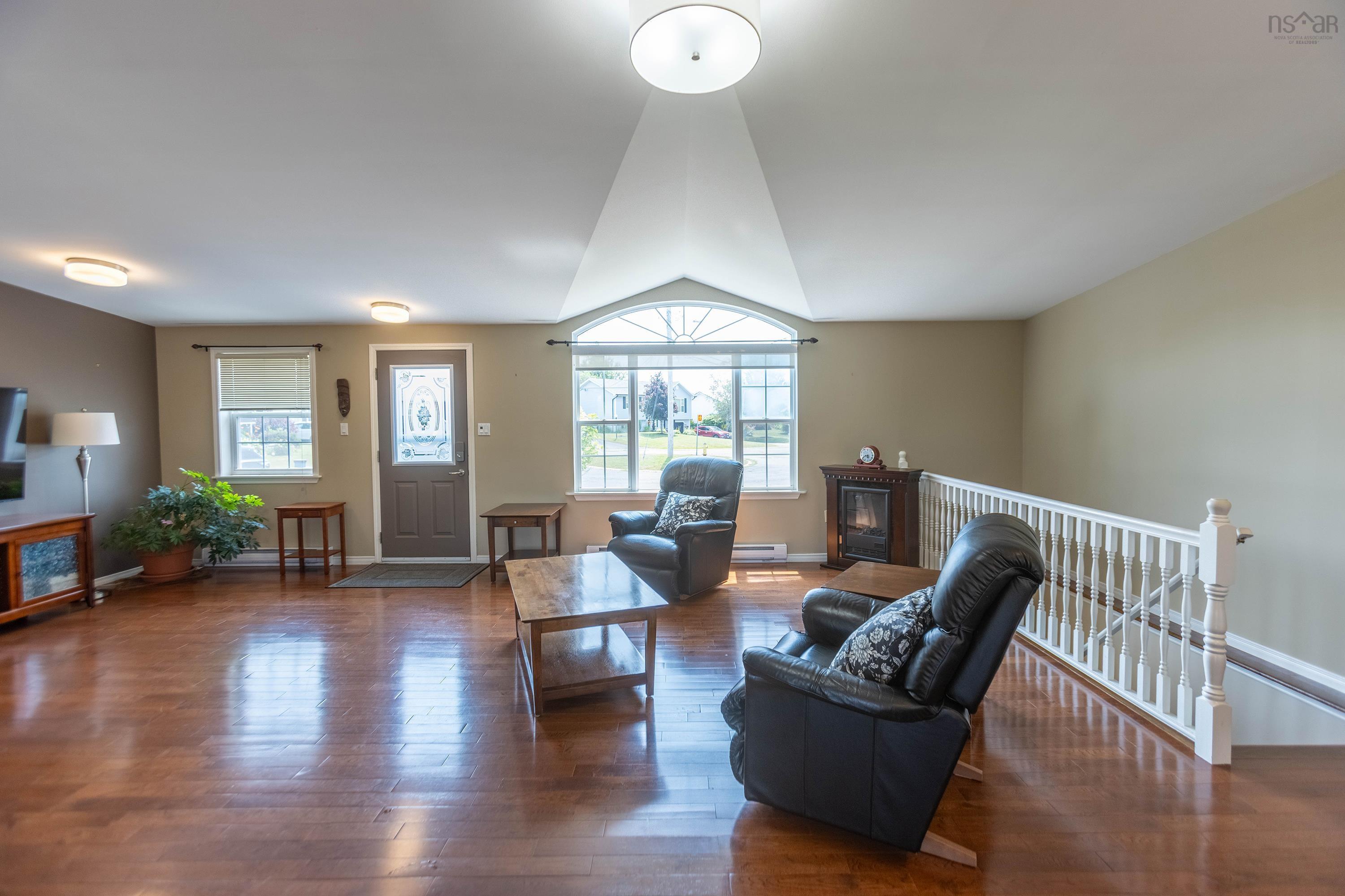 $359,900.00: 10 Garden Court, Amherst