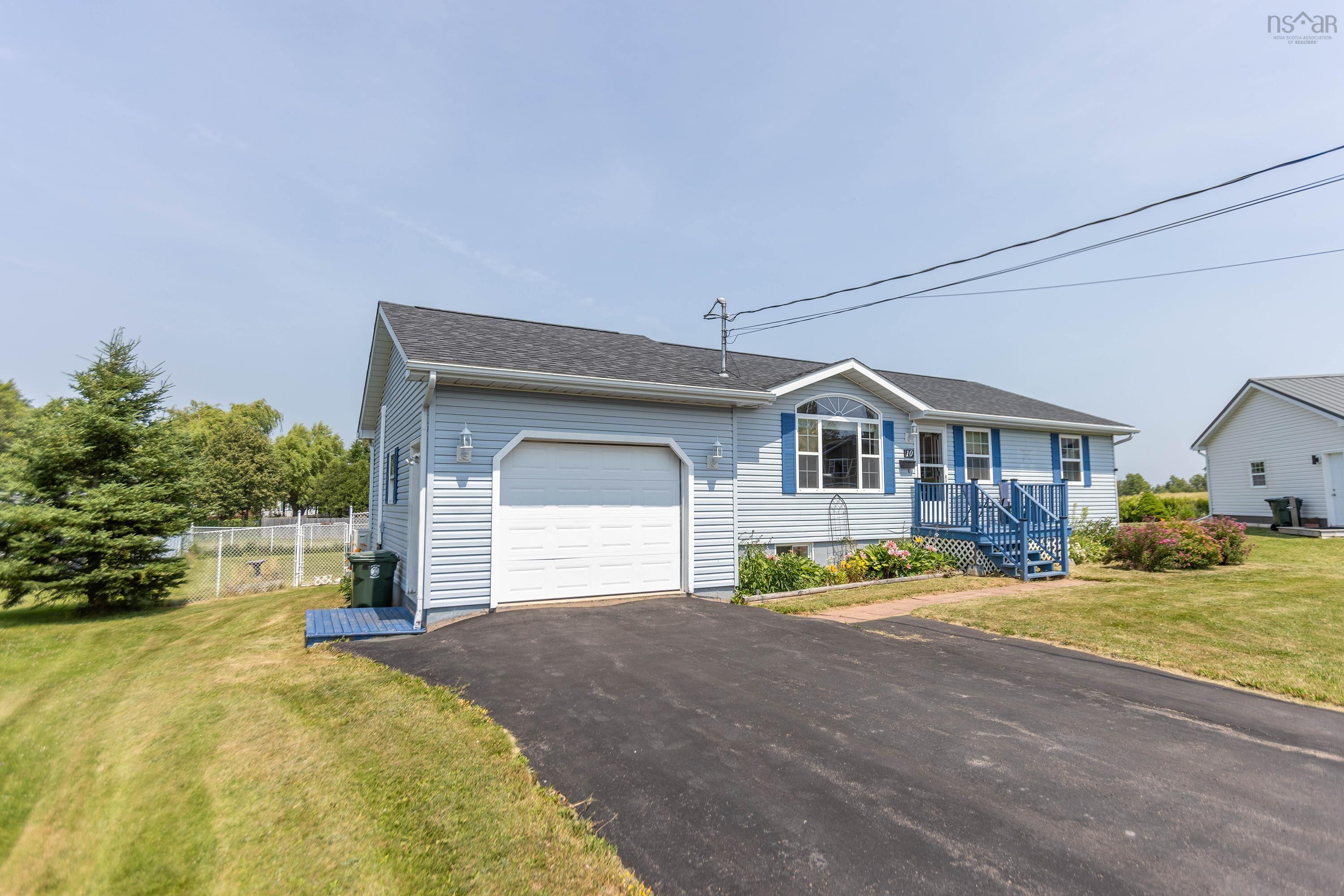 $359,900.00: 10 Garden Court, Amherst