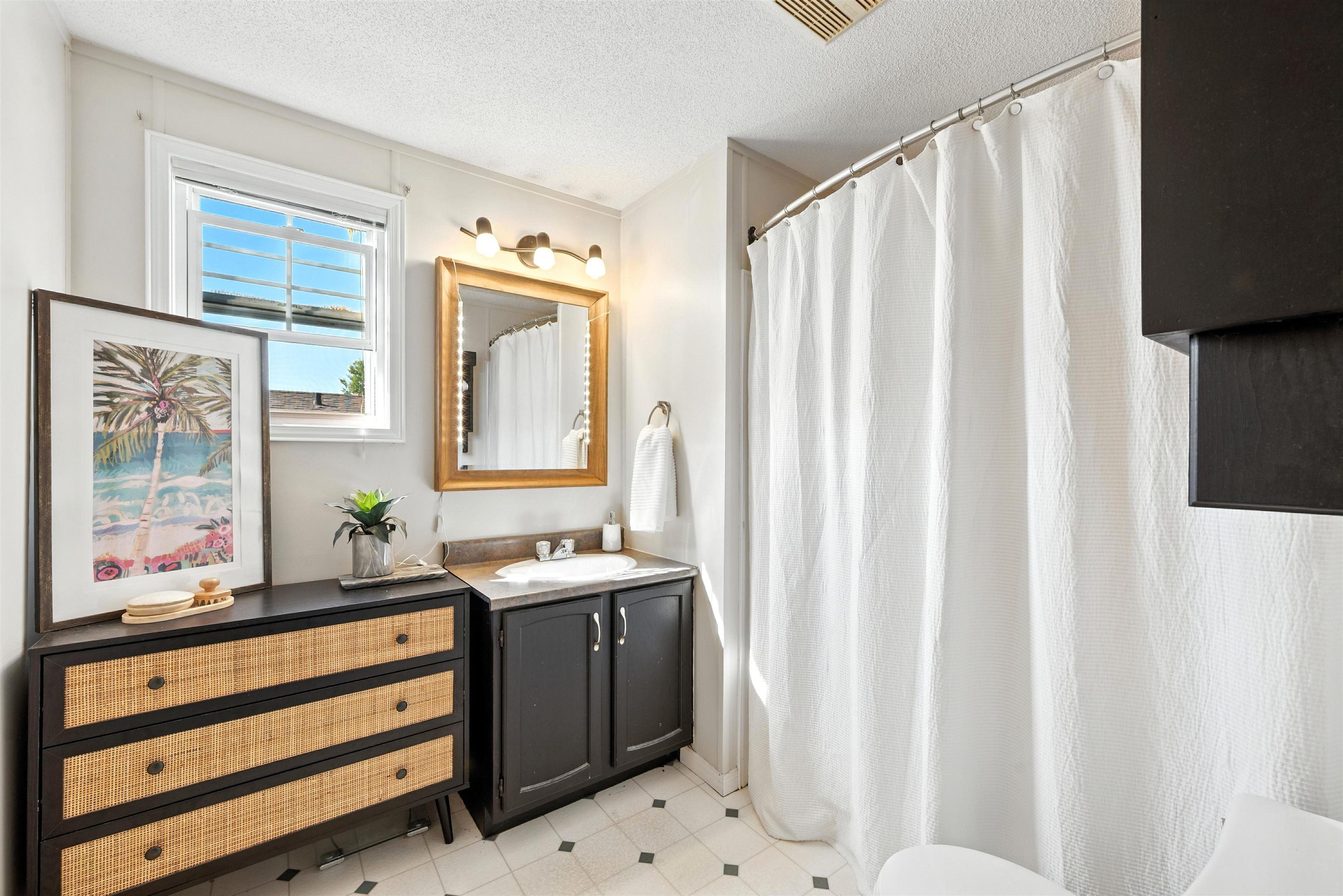 $169,900.00: 4 Lois Lane, Simms Settlement