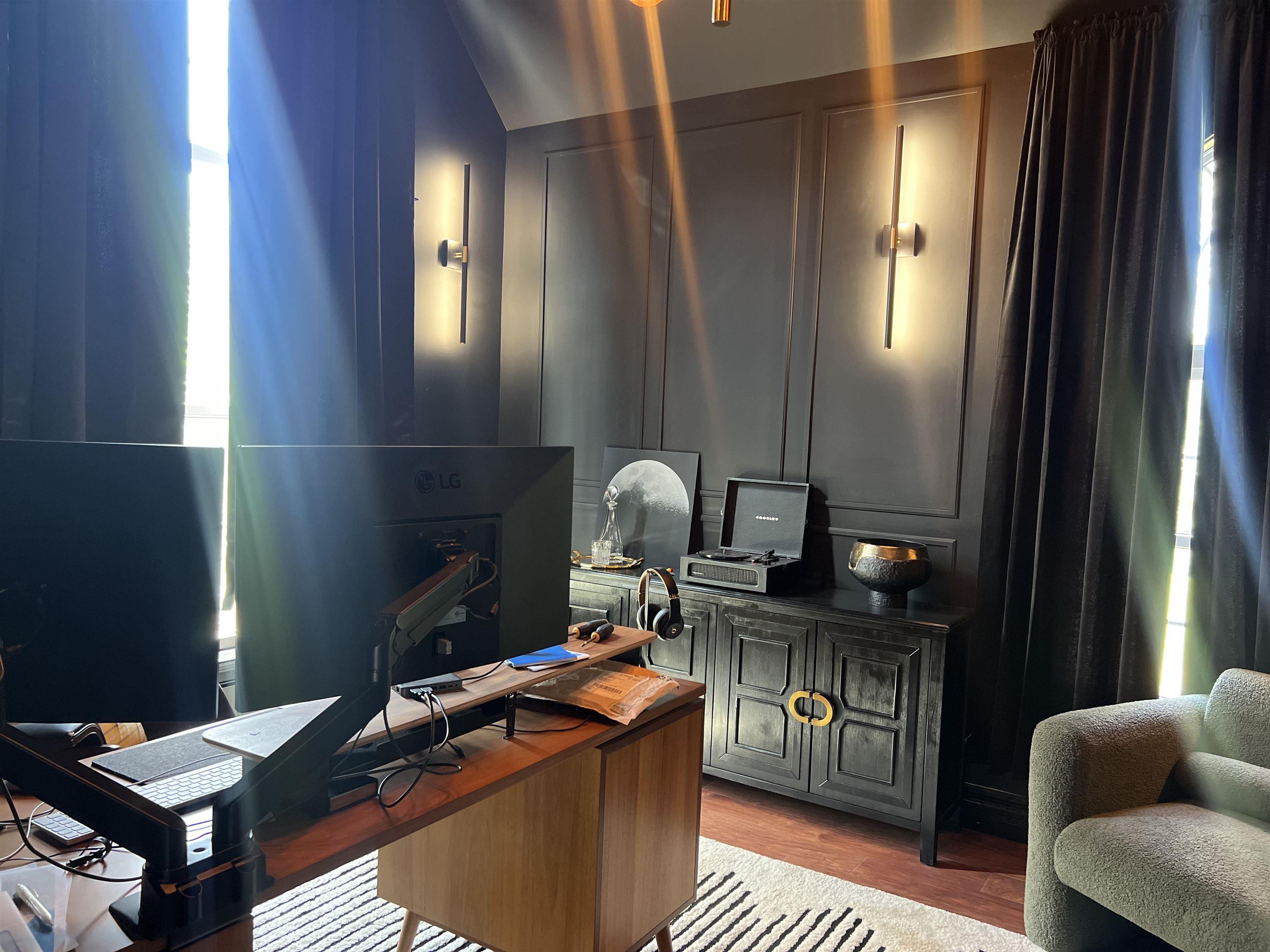 $990,000.00: 3 Eaton Drive, Valley