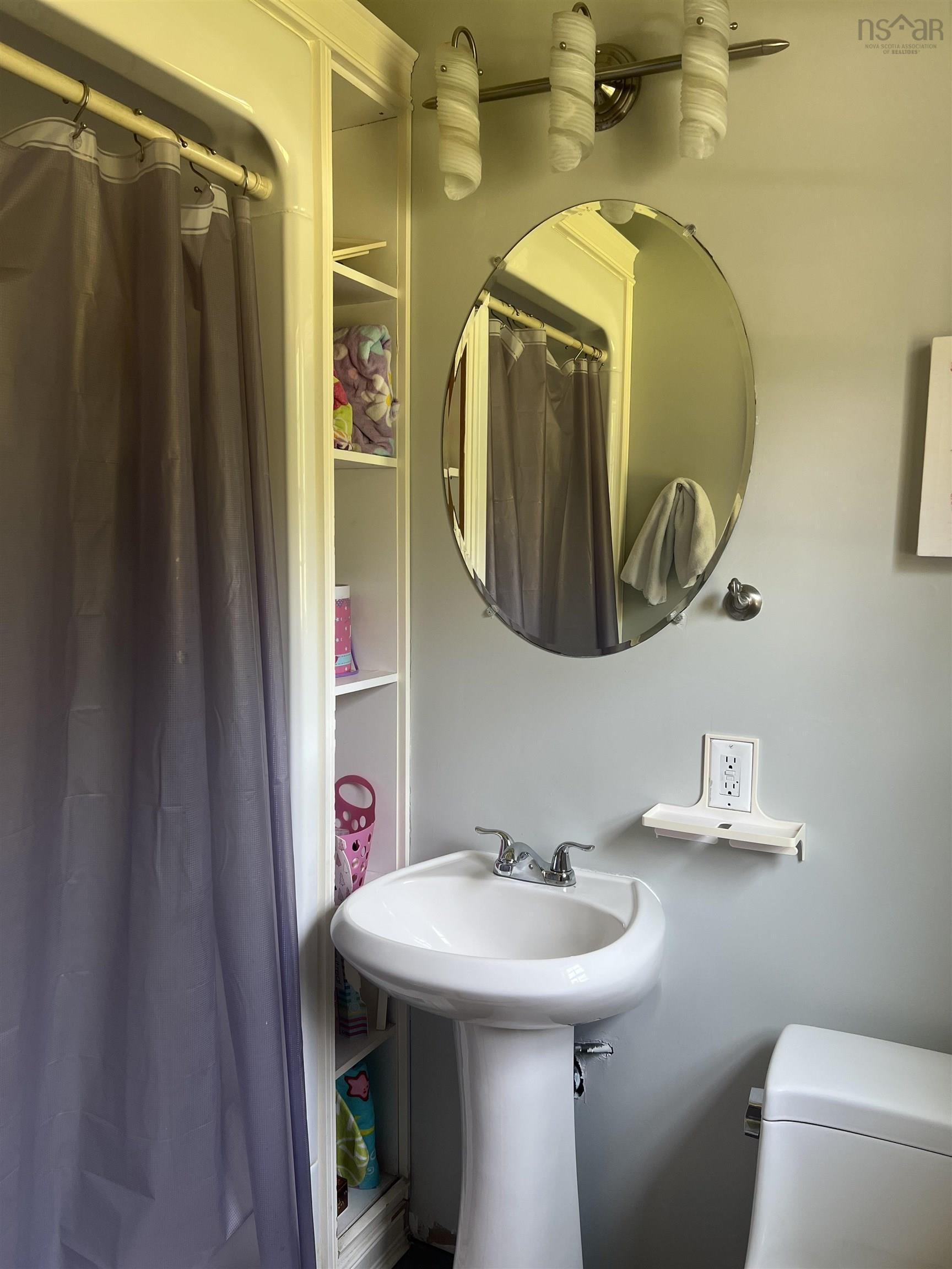 $990,000.00: 3 Eaton Drive, Valley