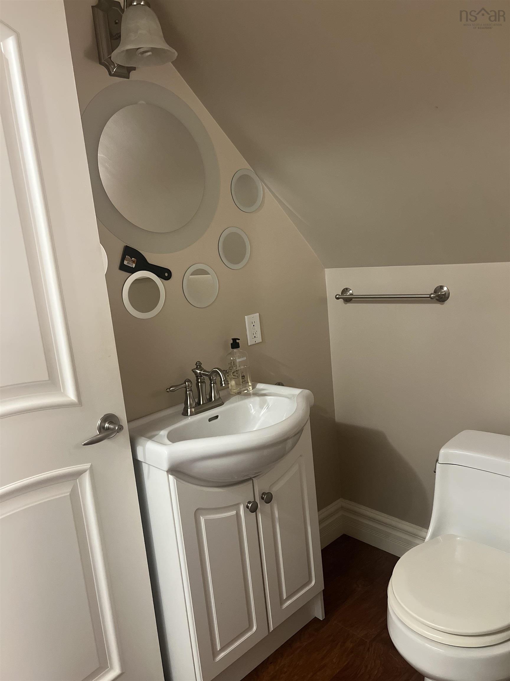 $990,000.00: 3 Eaton Drive, Valley