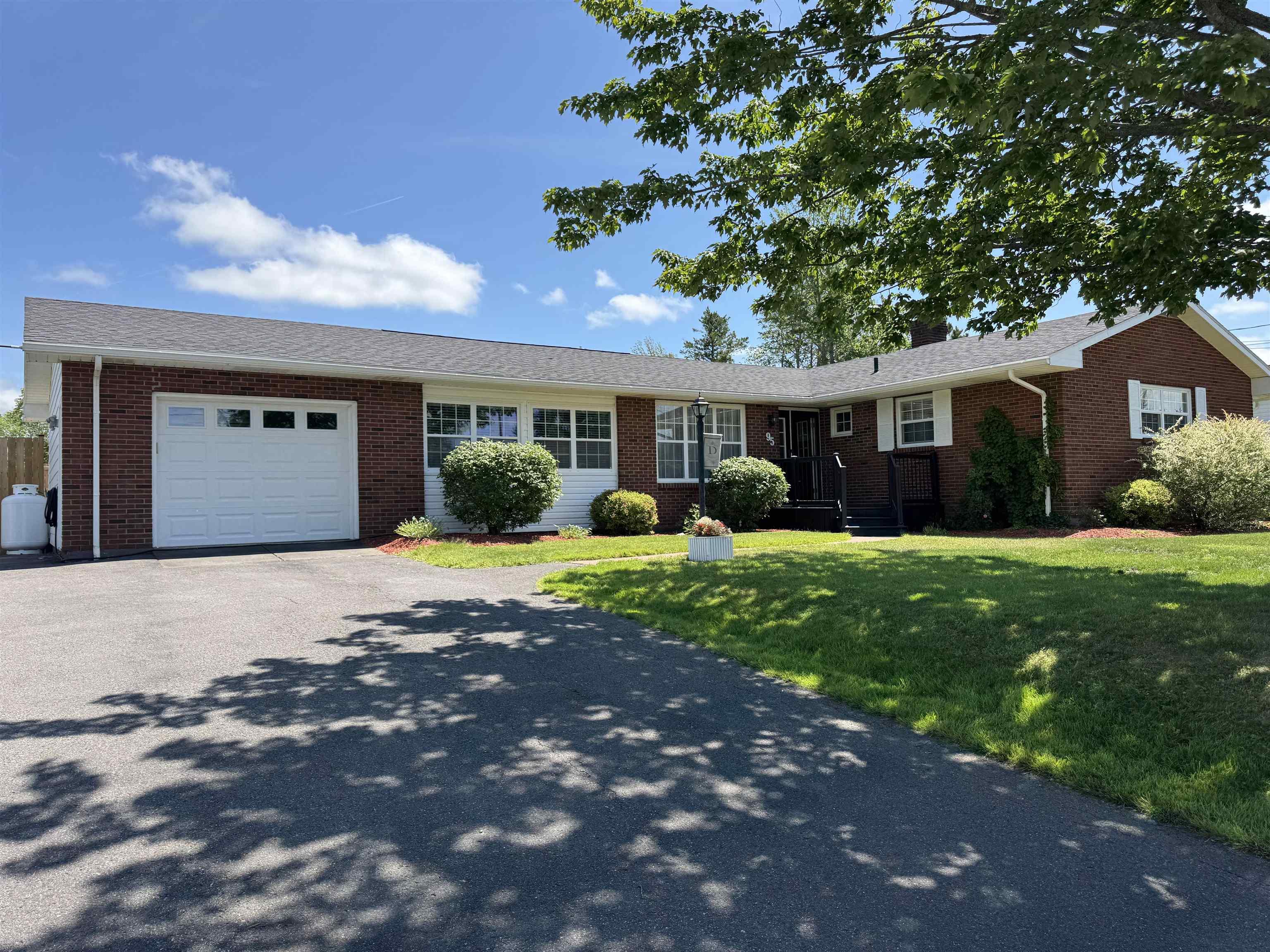 $485,000.00: 95 Poplar Street, Stellarton