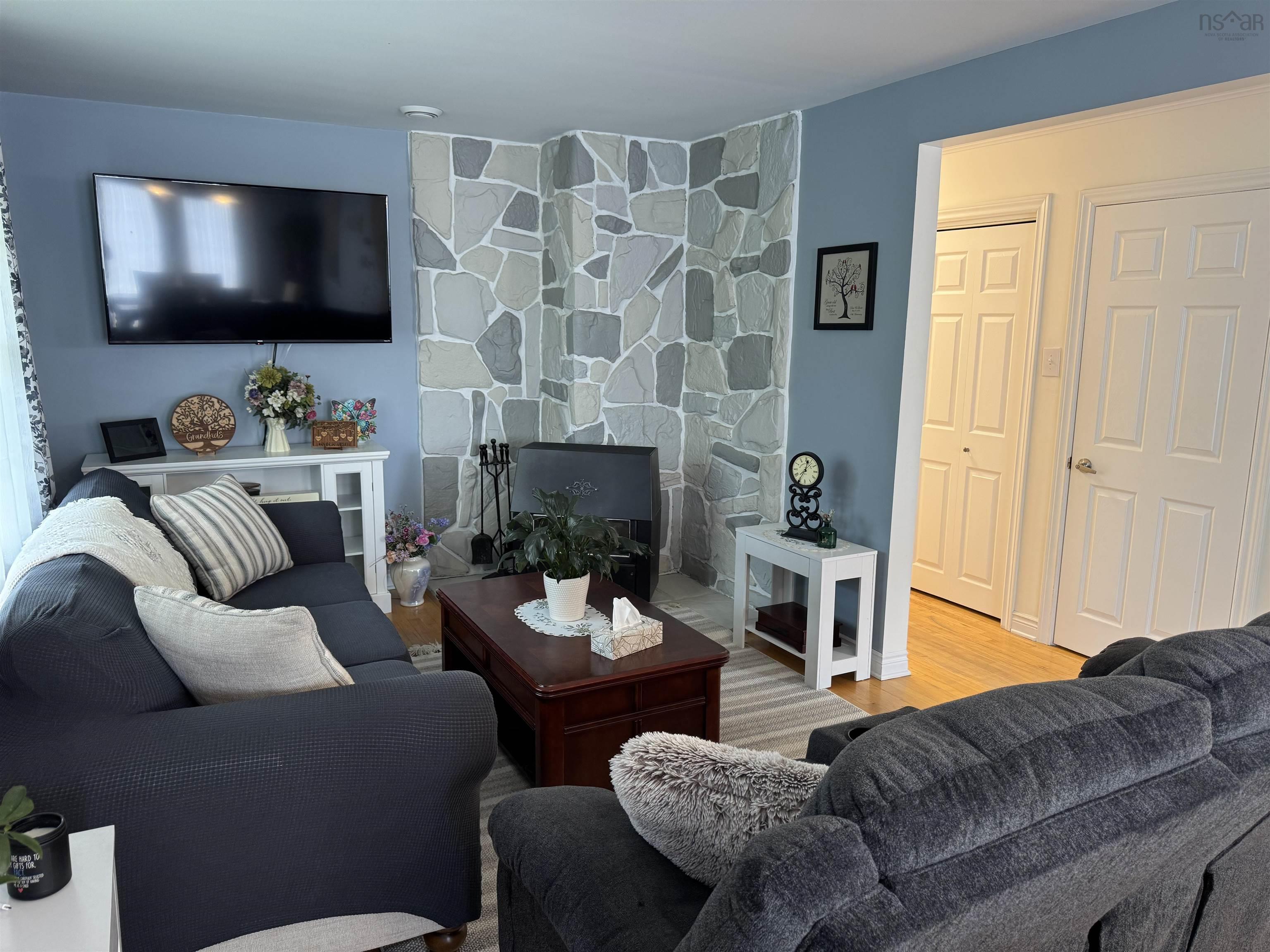 $485,000.00: 95 Poplar Street, Stellarton