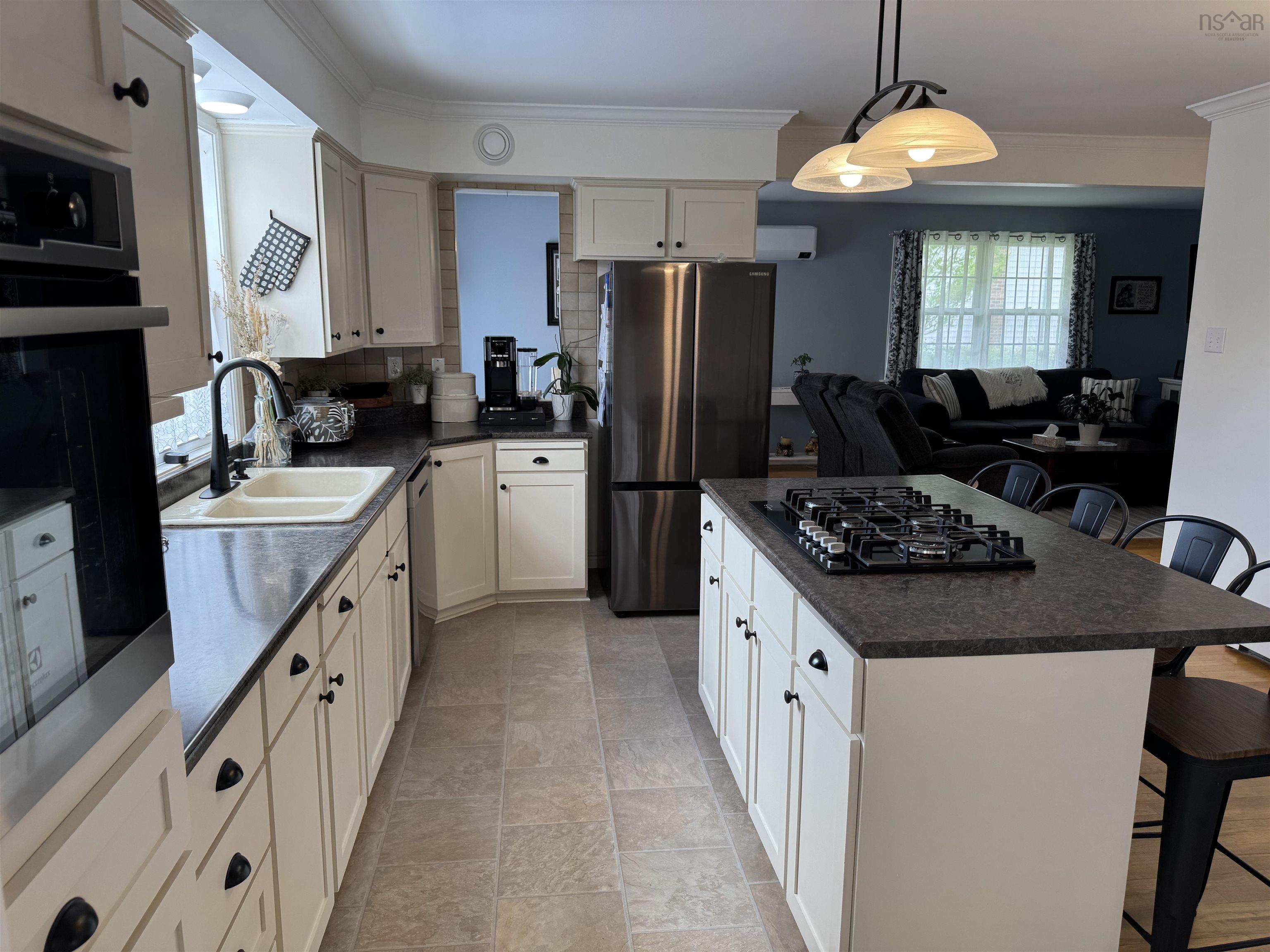$485,000.00: 95 Poplar Street, Stellarton