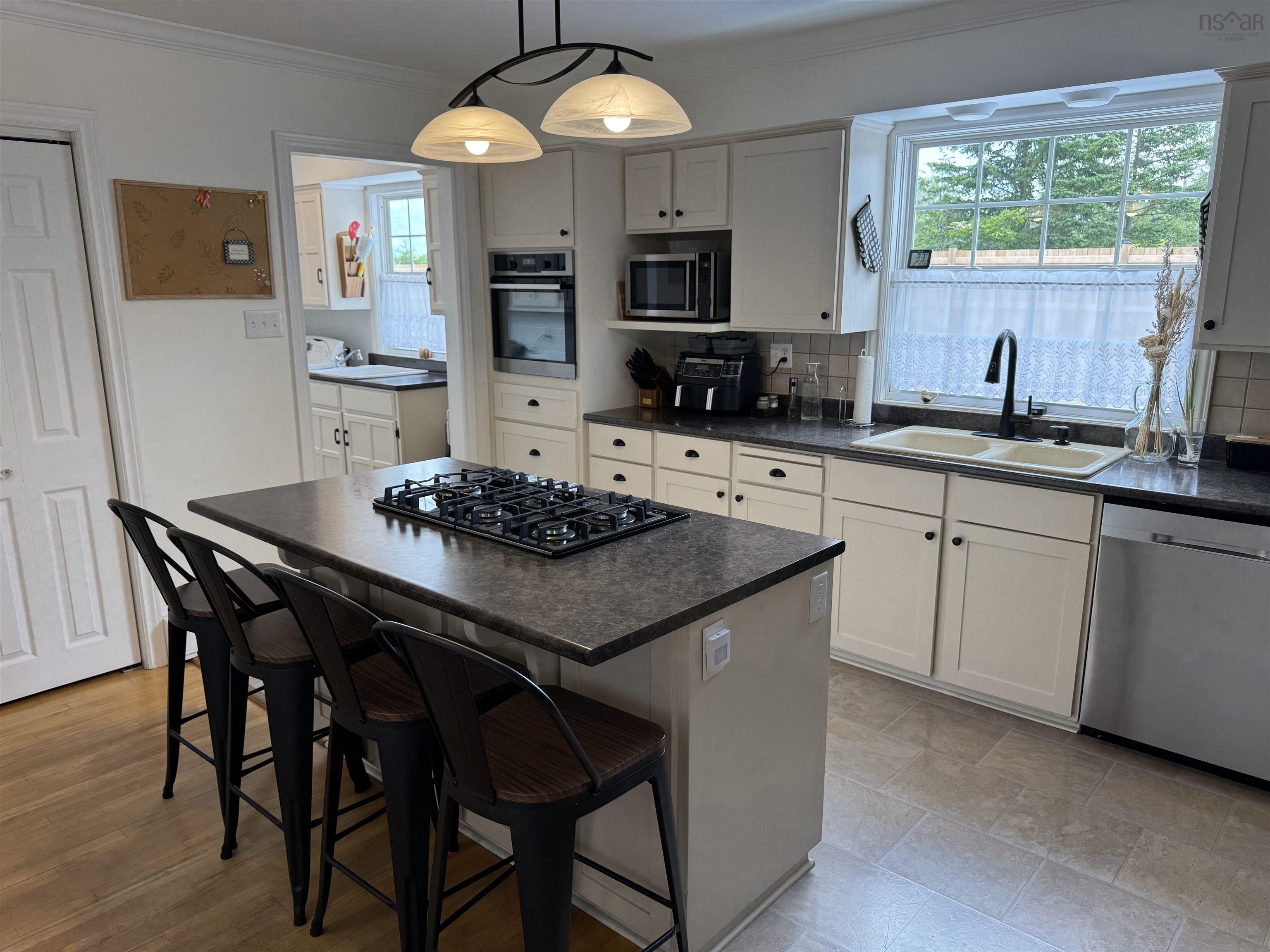 $485,000.00: 95 Poplar Street, Stellarton