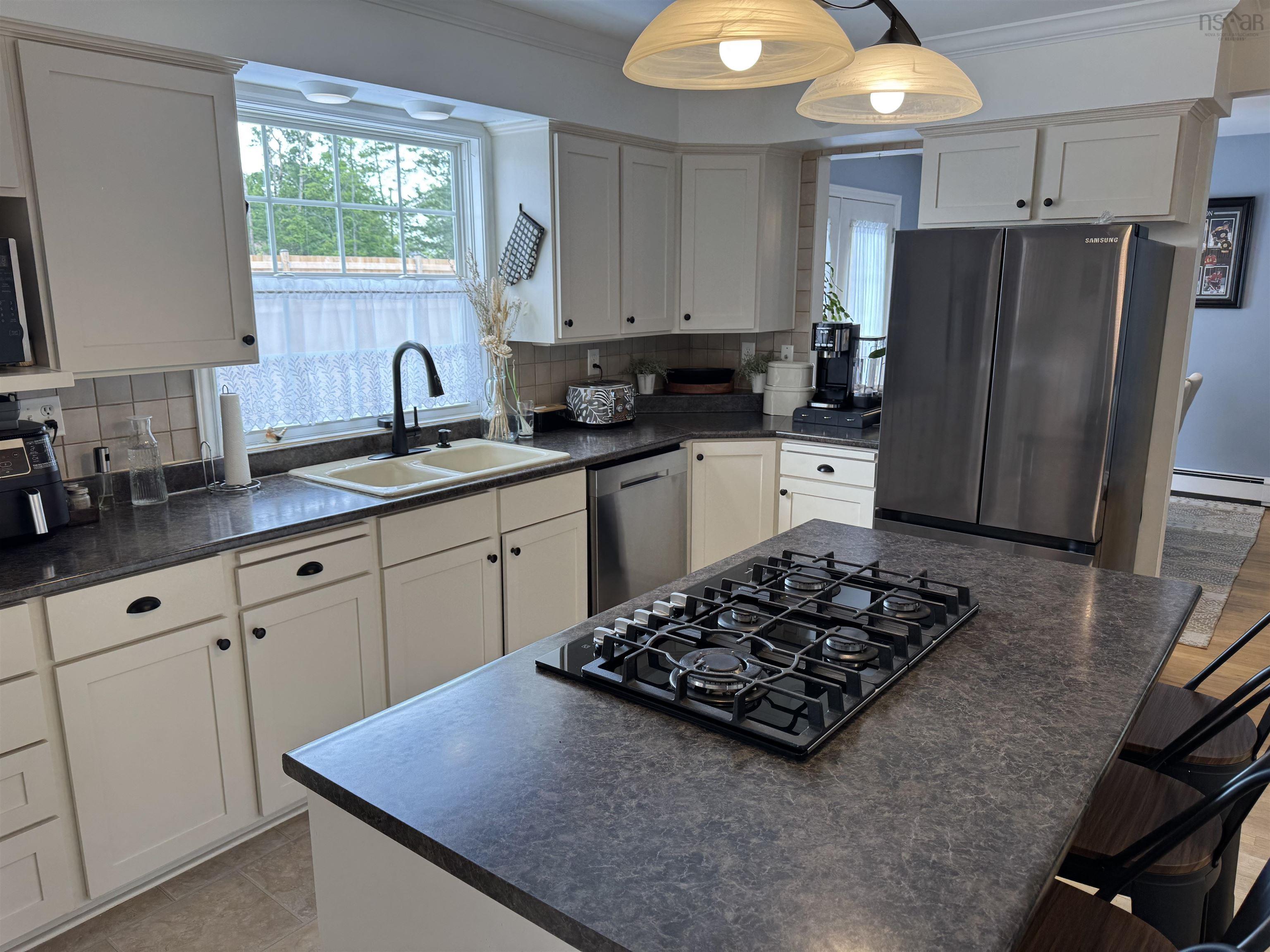$485,000.00: 95 Poplar Street, Stellarton
