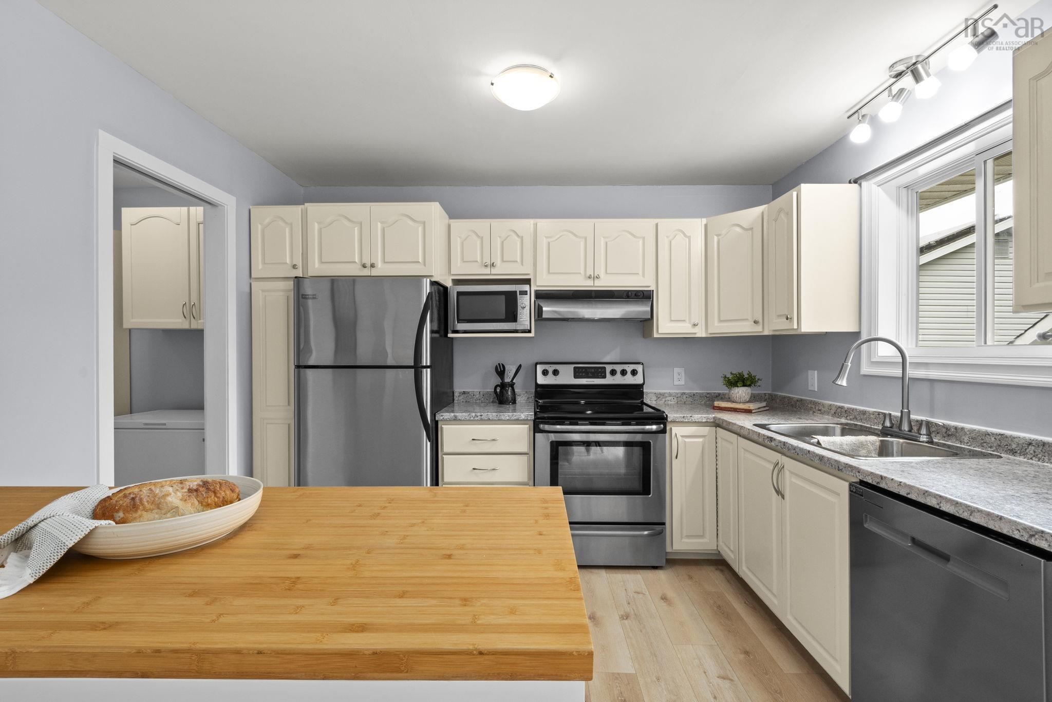 $399,900.00: 47 Armoyan Drive, Lower Sackville