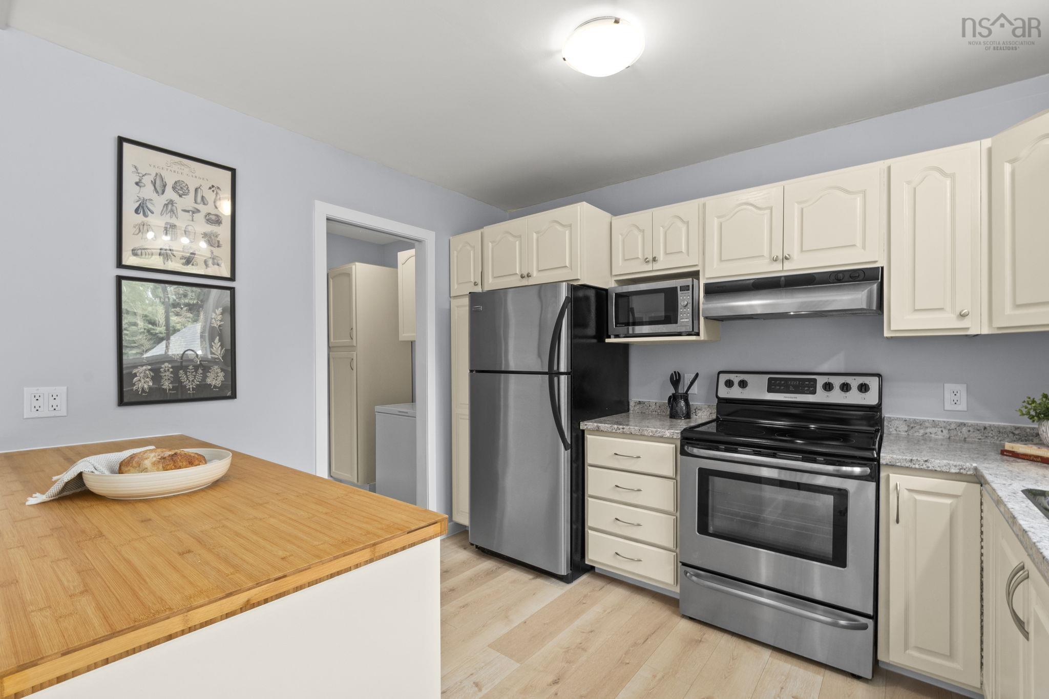 $399,900.00: 47 Armoyan Drive, Lower Sackville