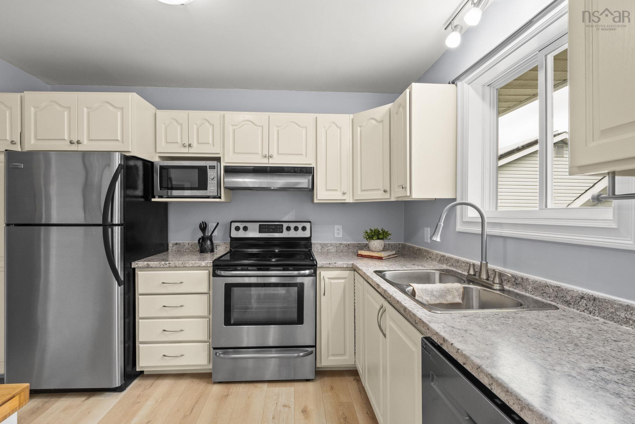 $399,900.00: 47 Armoyan Drive, Lower Sackville