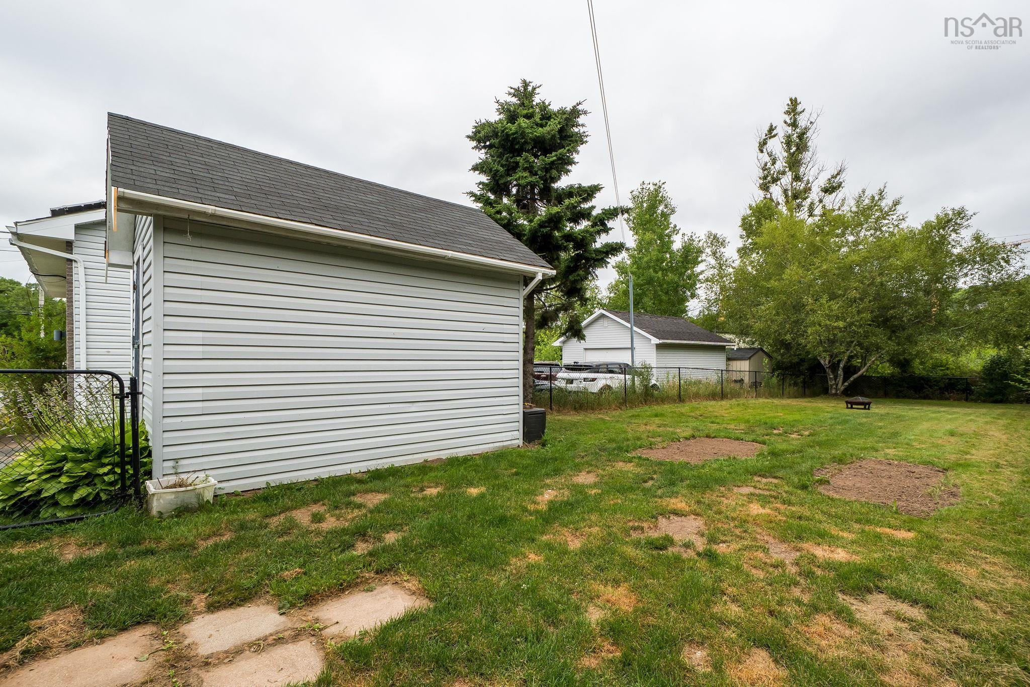 $399,900.00: 47 Armoyan Drive, Lower Sackville