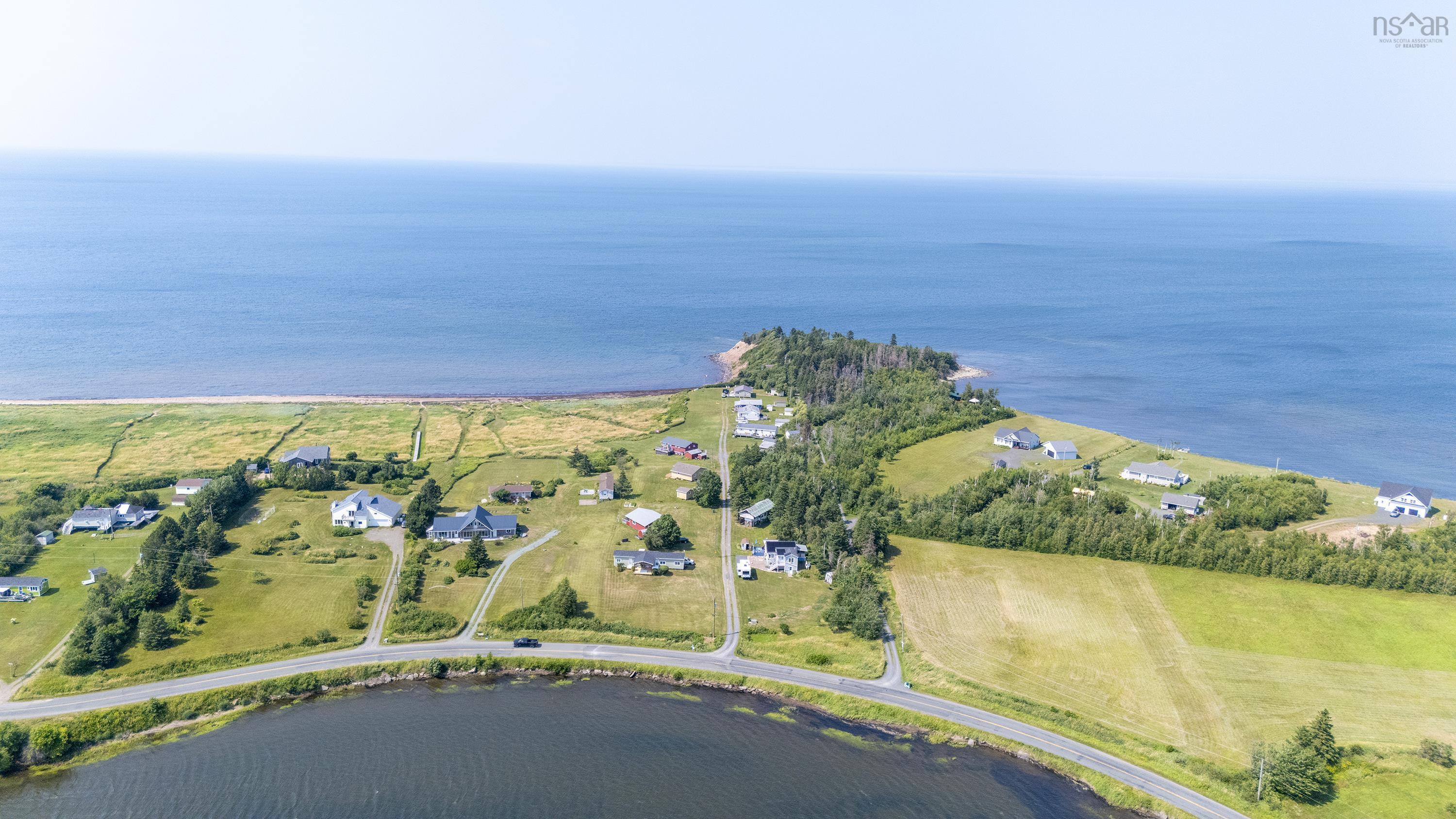 $299,999.00: 46 Sunset Drive, Caribou Island