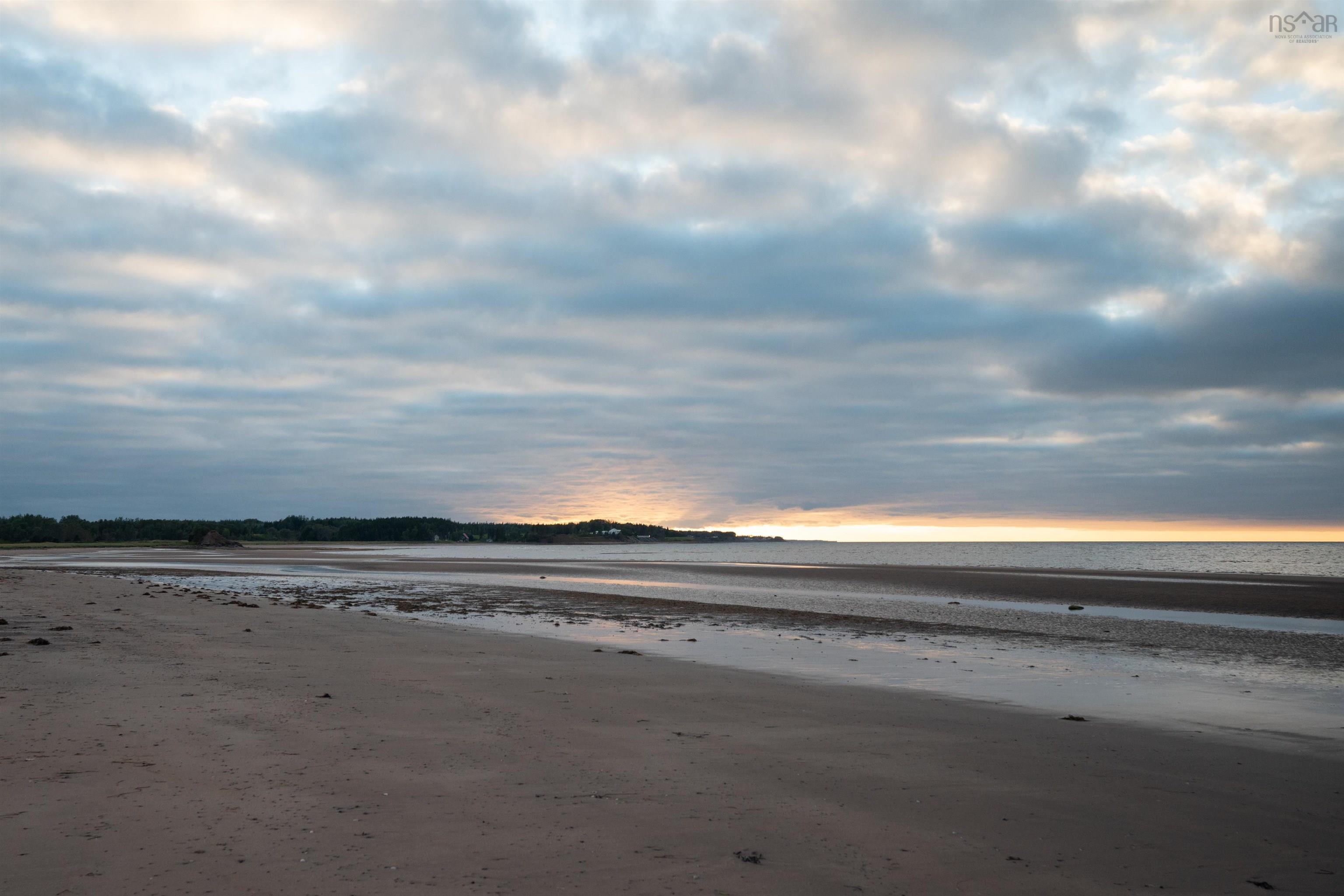 $299,999.00: 46 Sunset Drive, Caribou Island