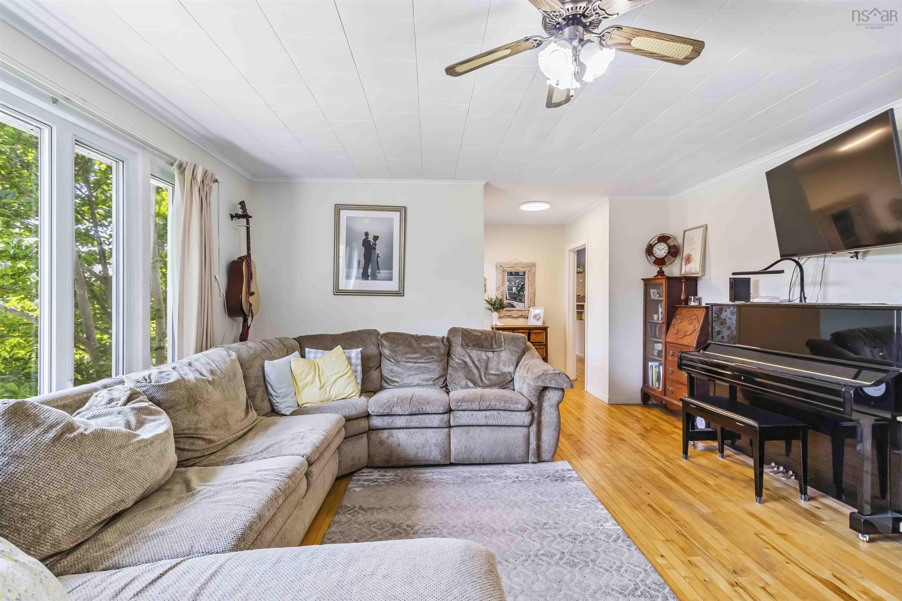 $420,000.00: 188 North Side Road, Riverport