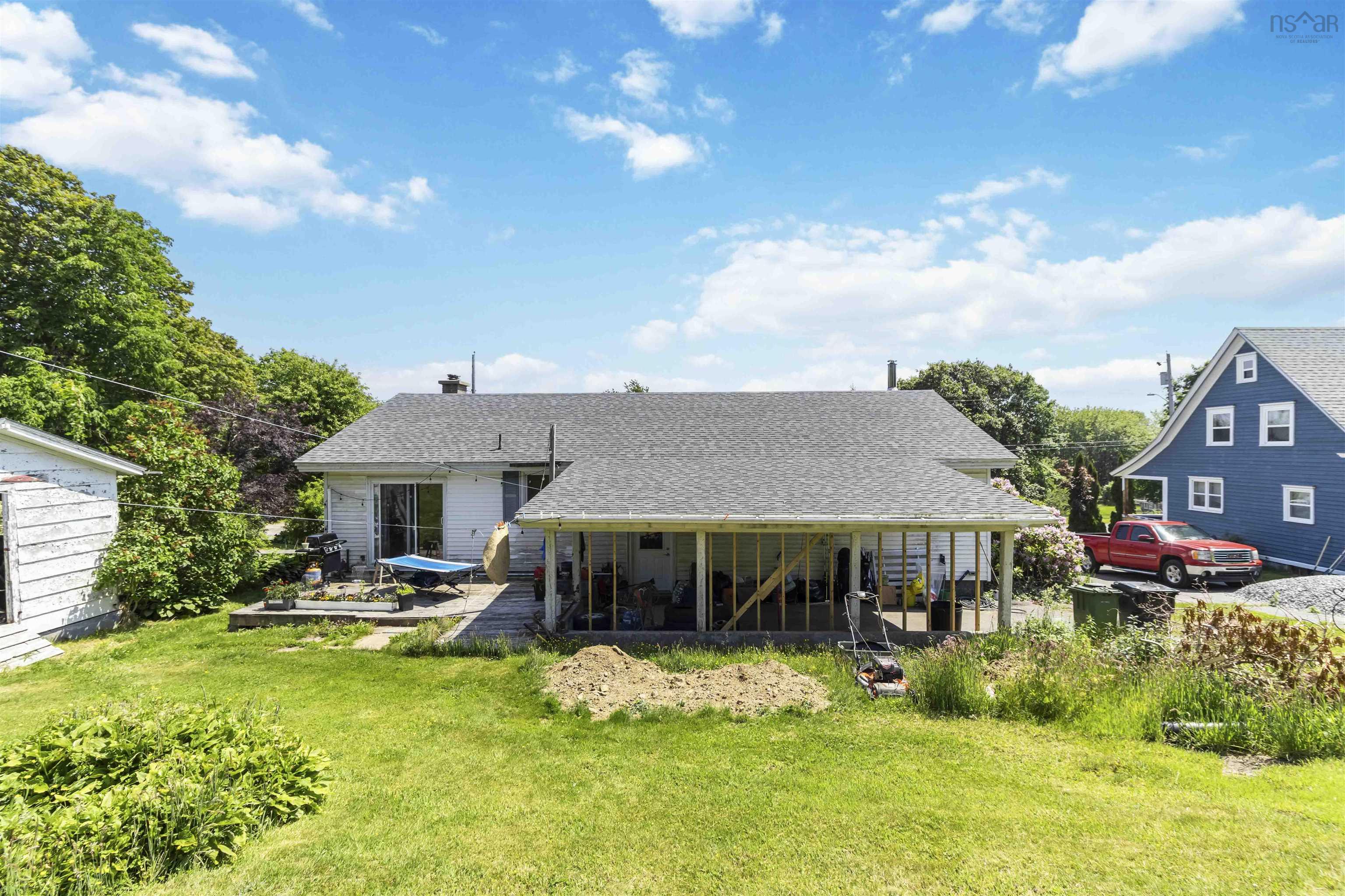 $420,000.00: 188 North Side Road, Riverport