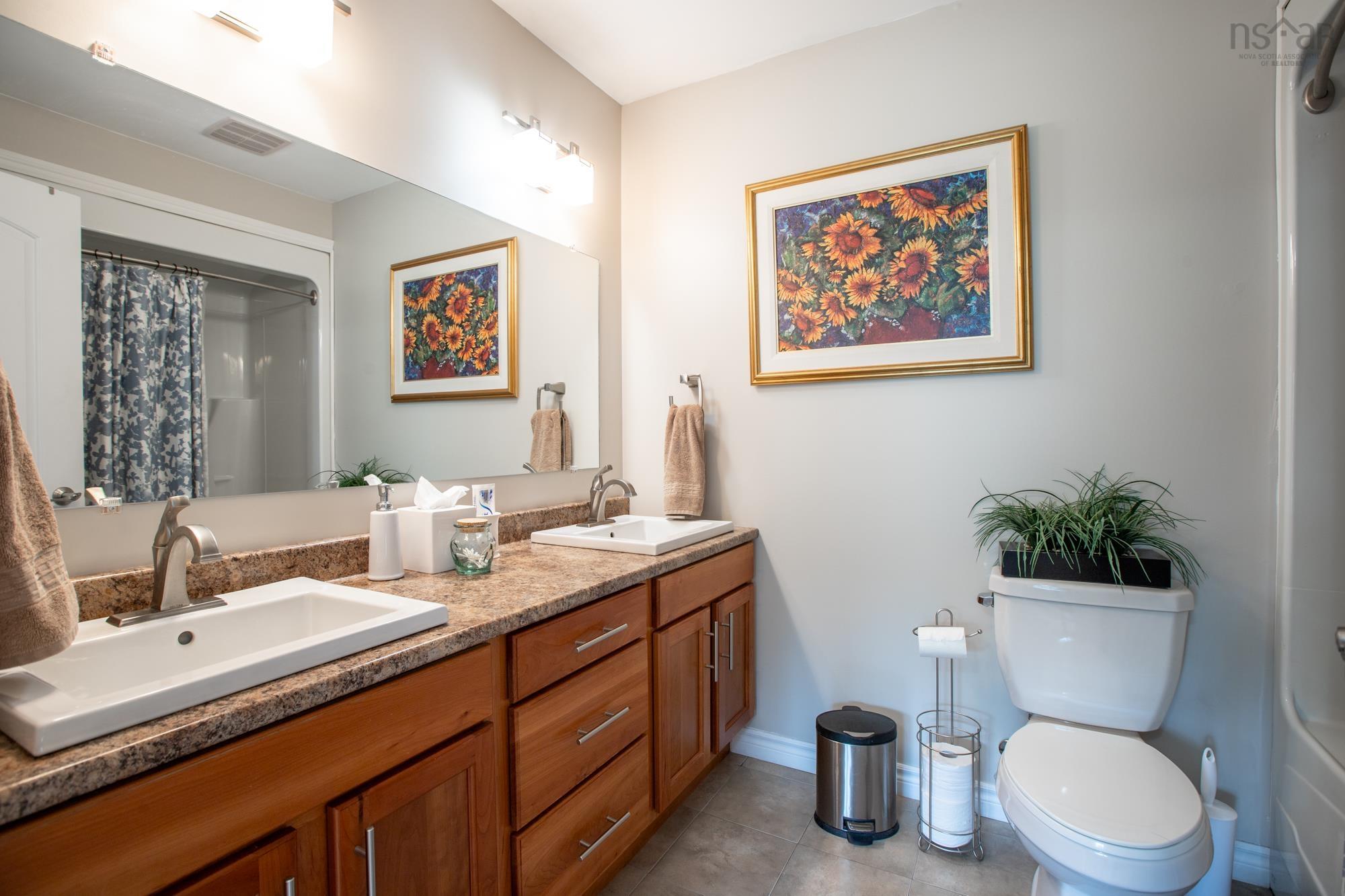 $609,900.00: 3 Evergreen Crescent, West Porters Lake