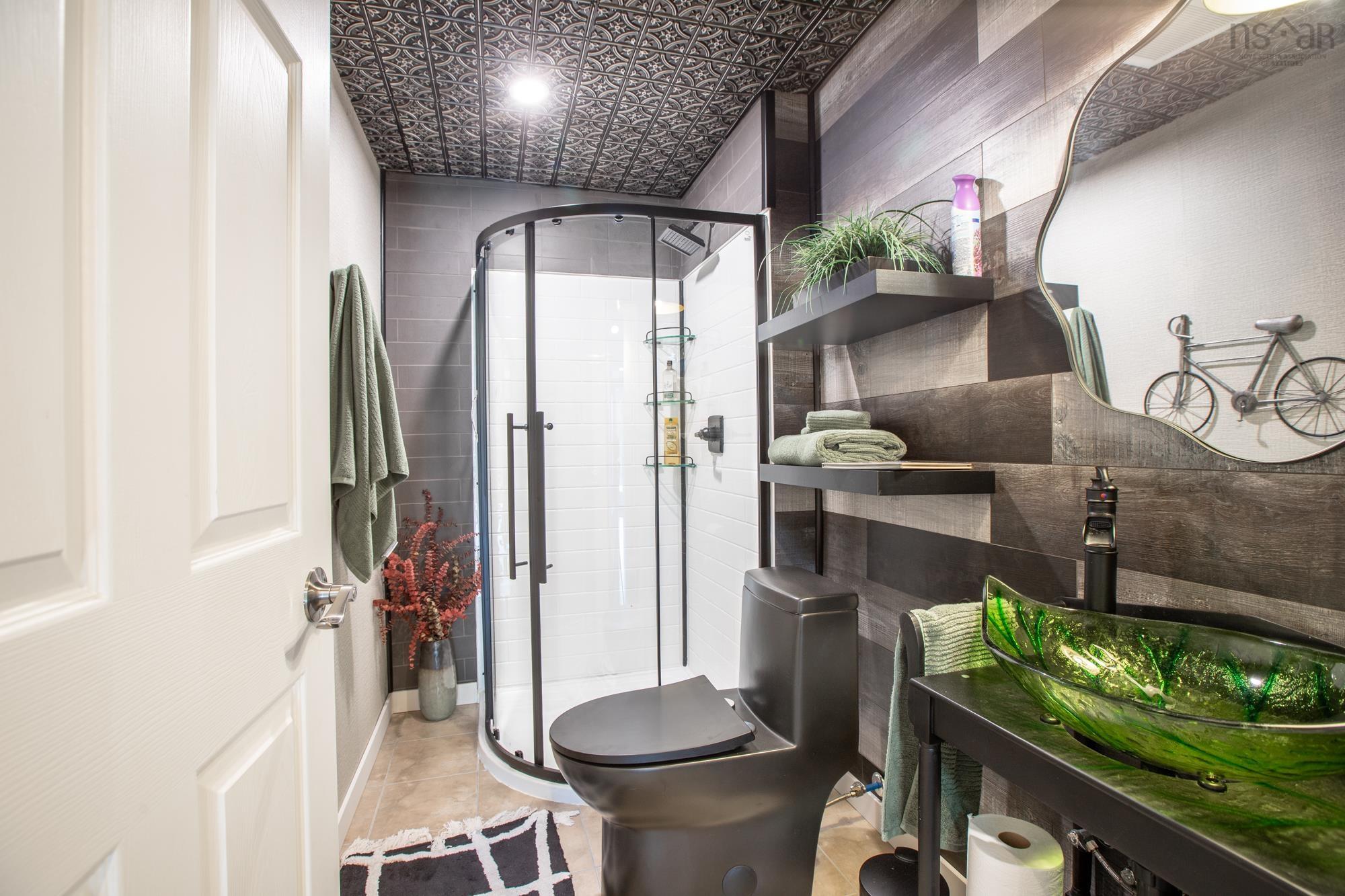 $609,900.00: 3 Evergreen Crescent, West Porters Lake