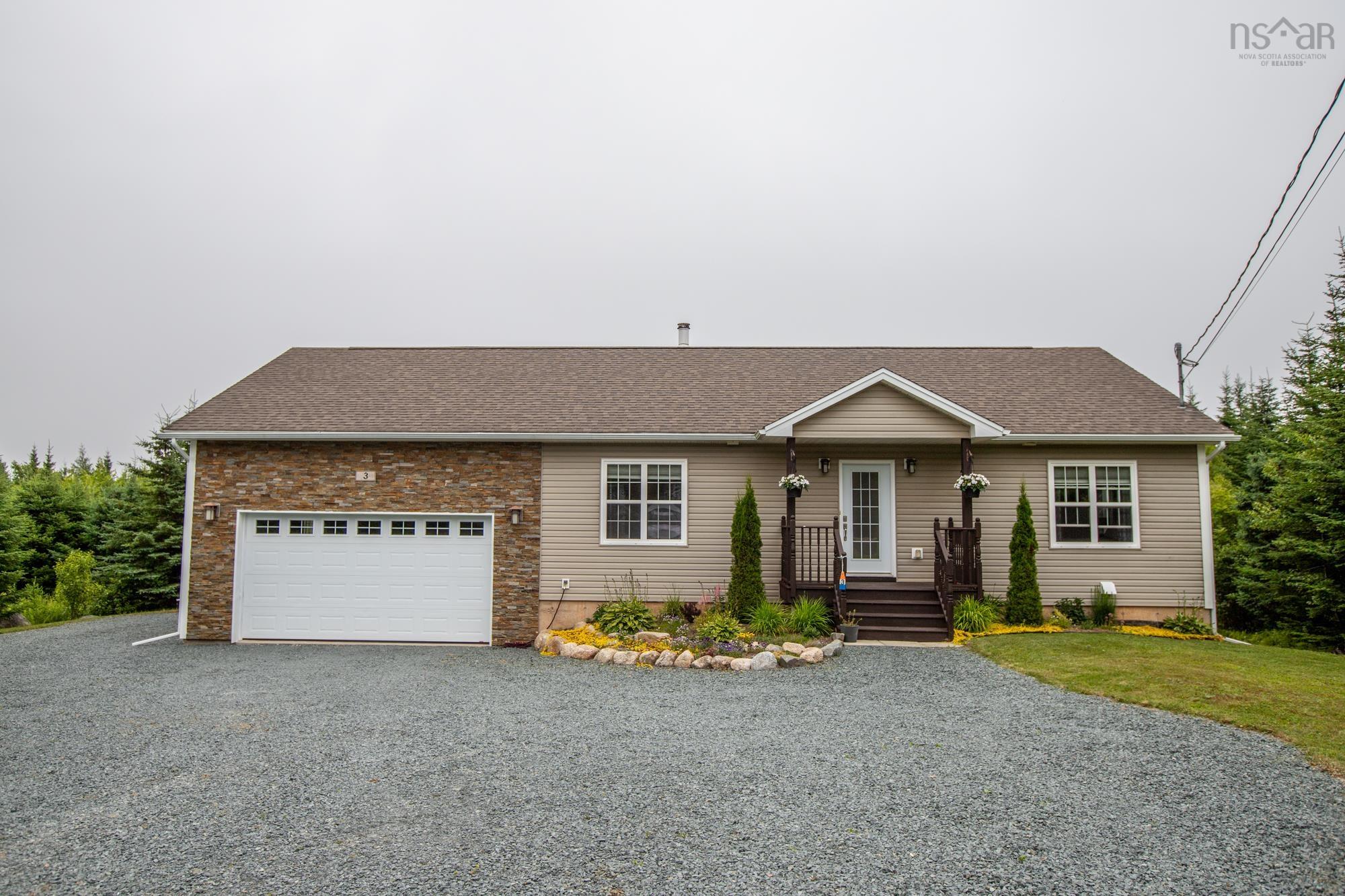 $609,900.00: 3 Evergreen Crescent, West Porters Lake