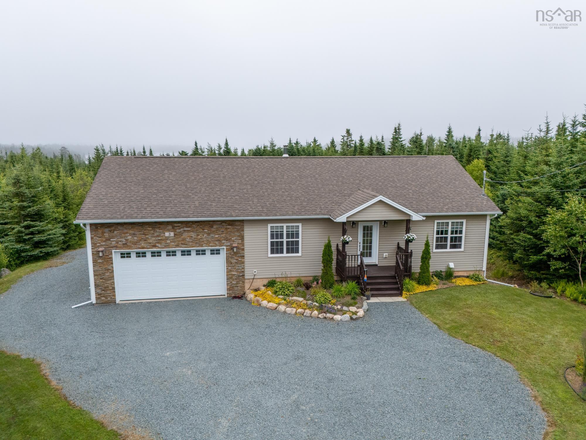 $609,900.00: 3 Evergreen Crescent, West Porters Lake