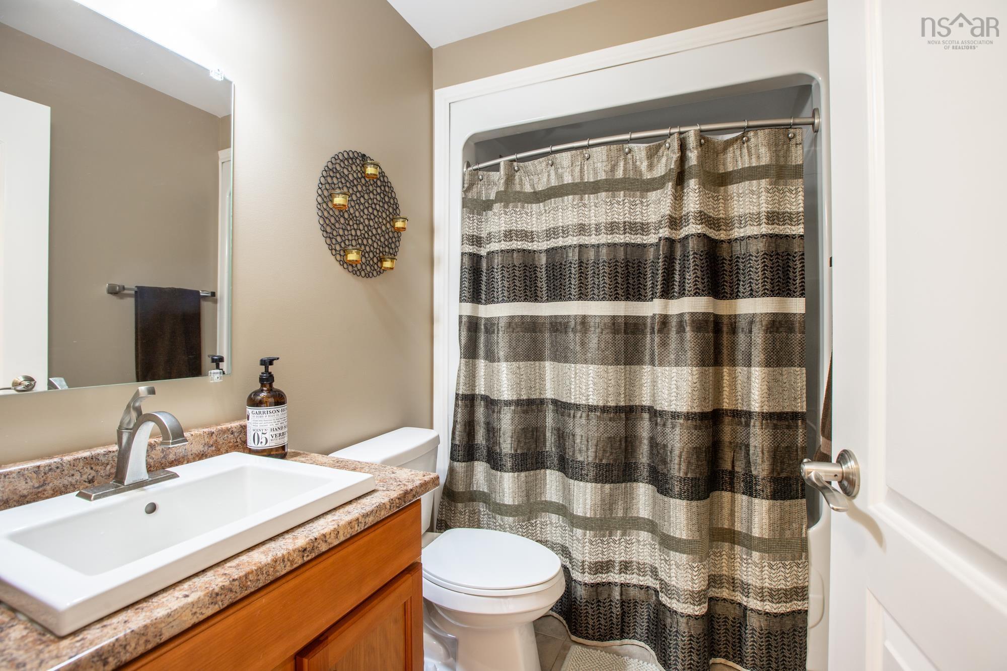 $609,900.00: 3 Evergreen Crescent, West Porters Lake