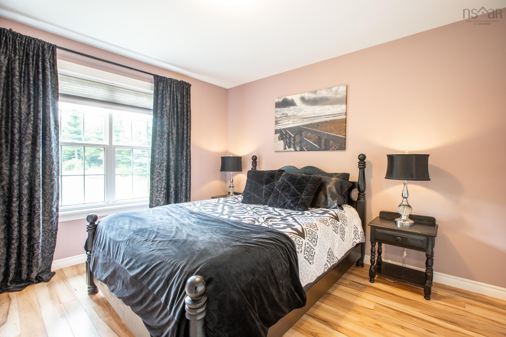 $609,900.00: 3 Evergreen Crescent, West Porters Lake