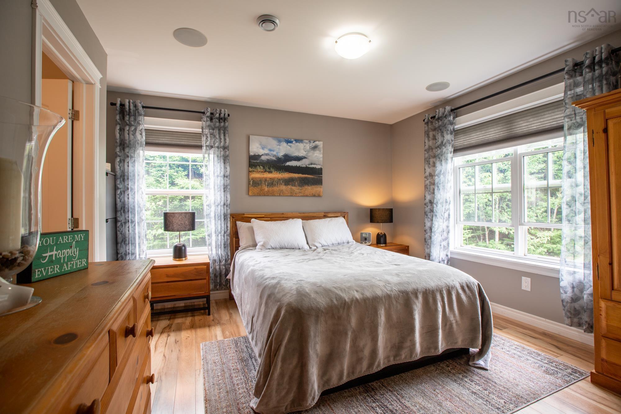 $609,900.00: 3 Evergreen Crescent, West Porters Lake